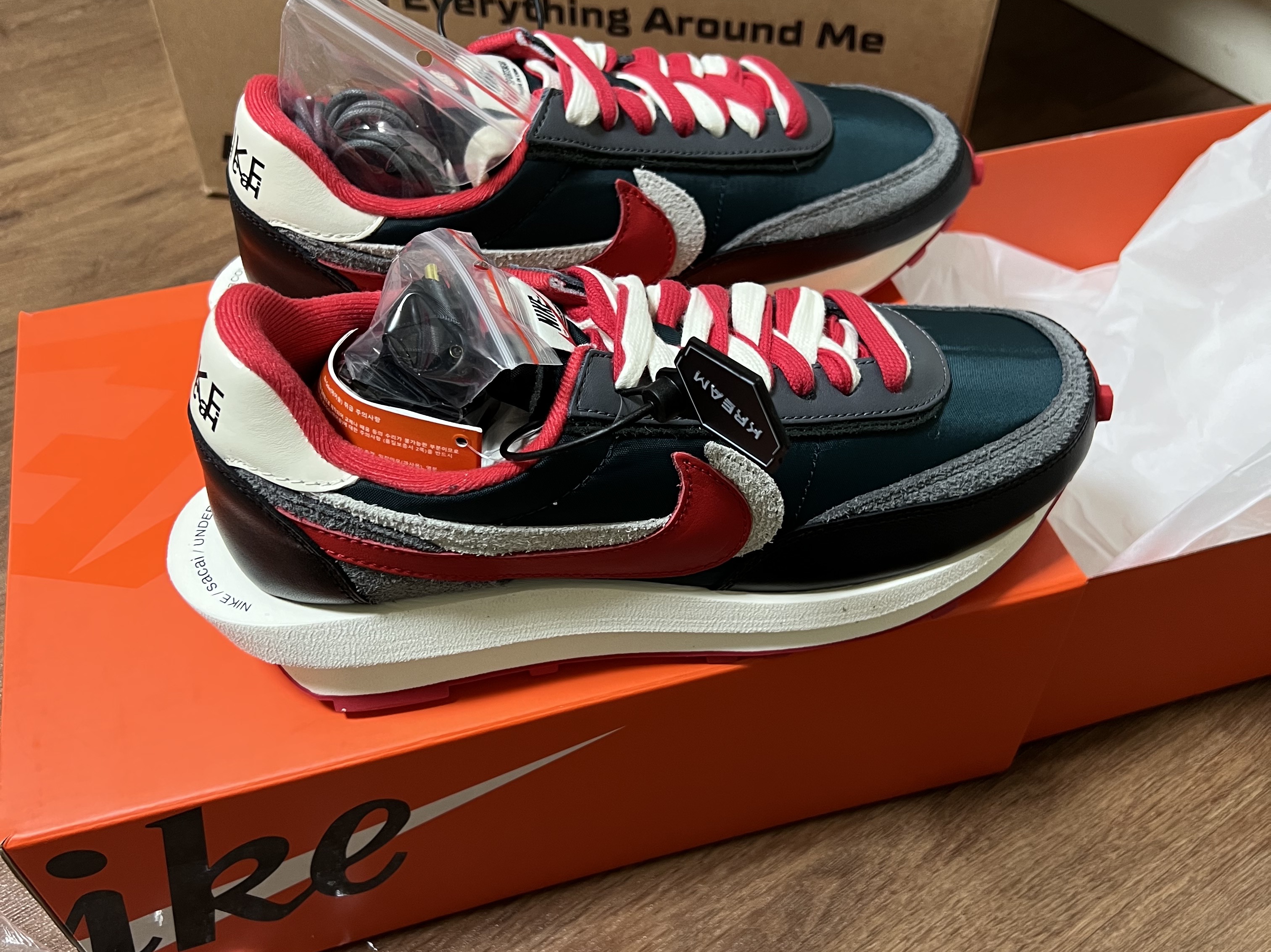 Nike x Sacai x Undercover LDWaffle Midnight Spruce University Red 착용 스타일