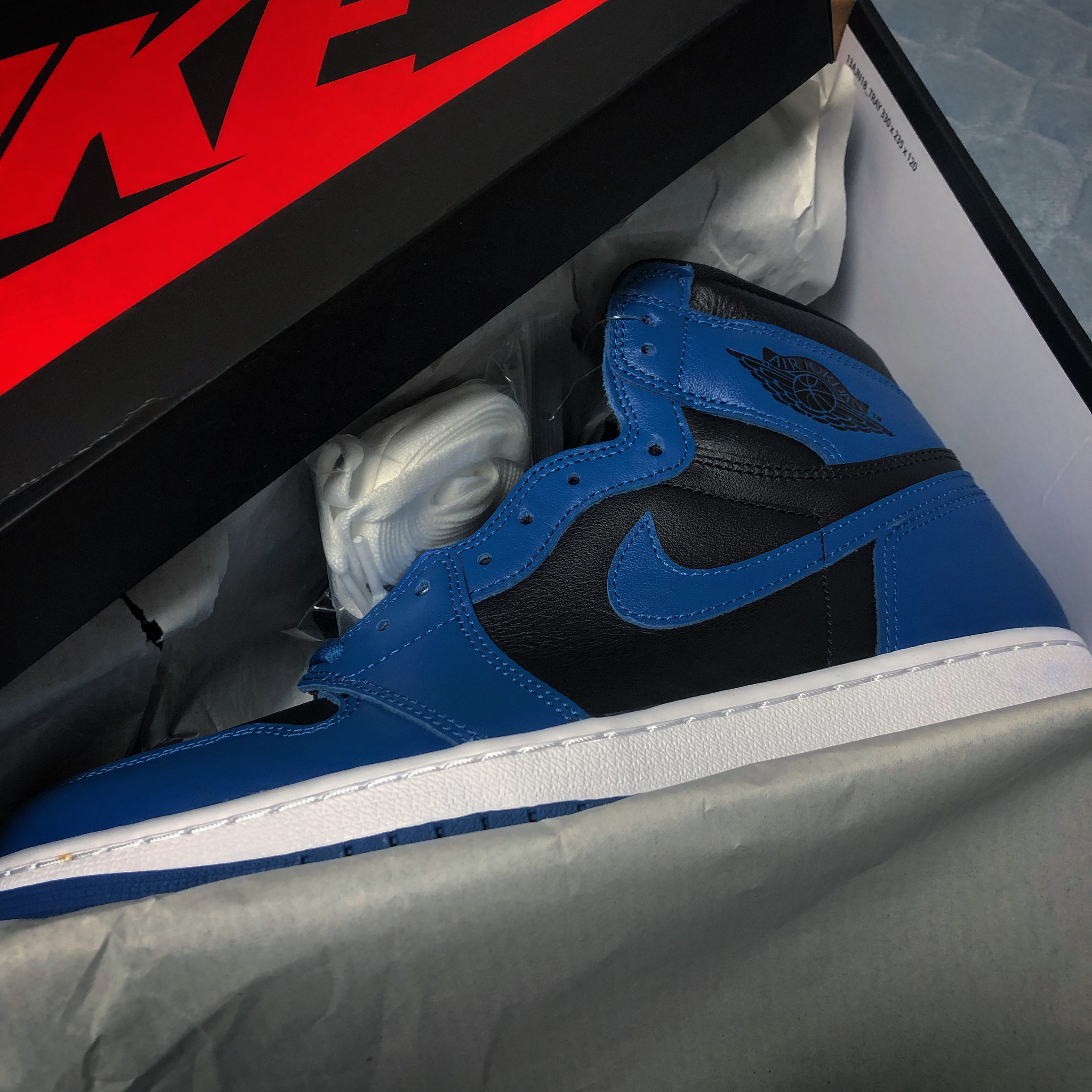 Jordan 1 Retro High OG Dark Marina Blue 착용 스타일 - 1