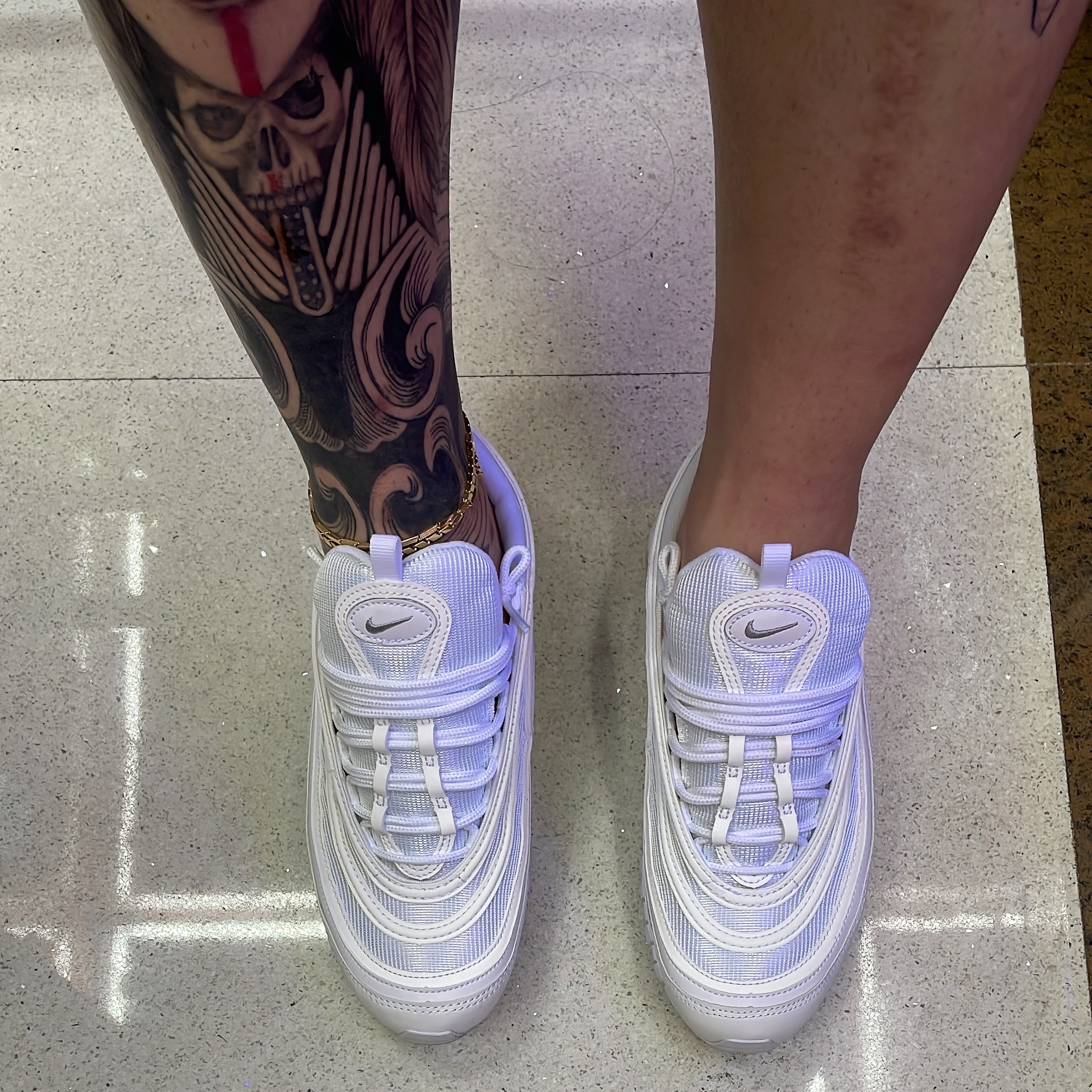 Nike Air Max 97 Triple White Wolf Grey 착용 스타일