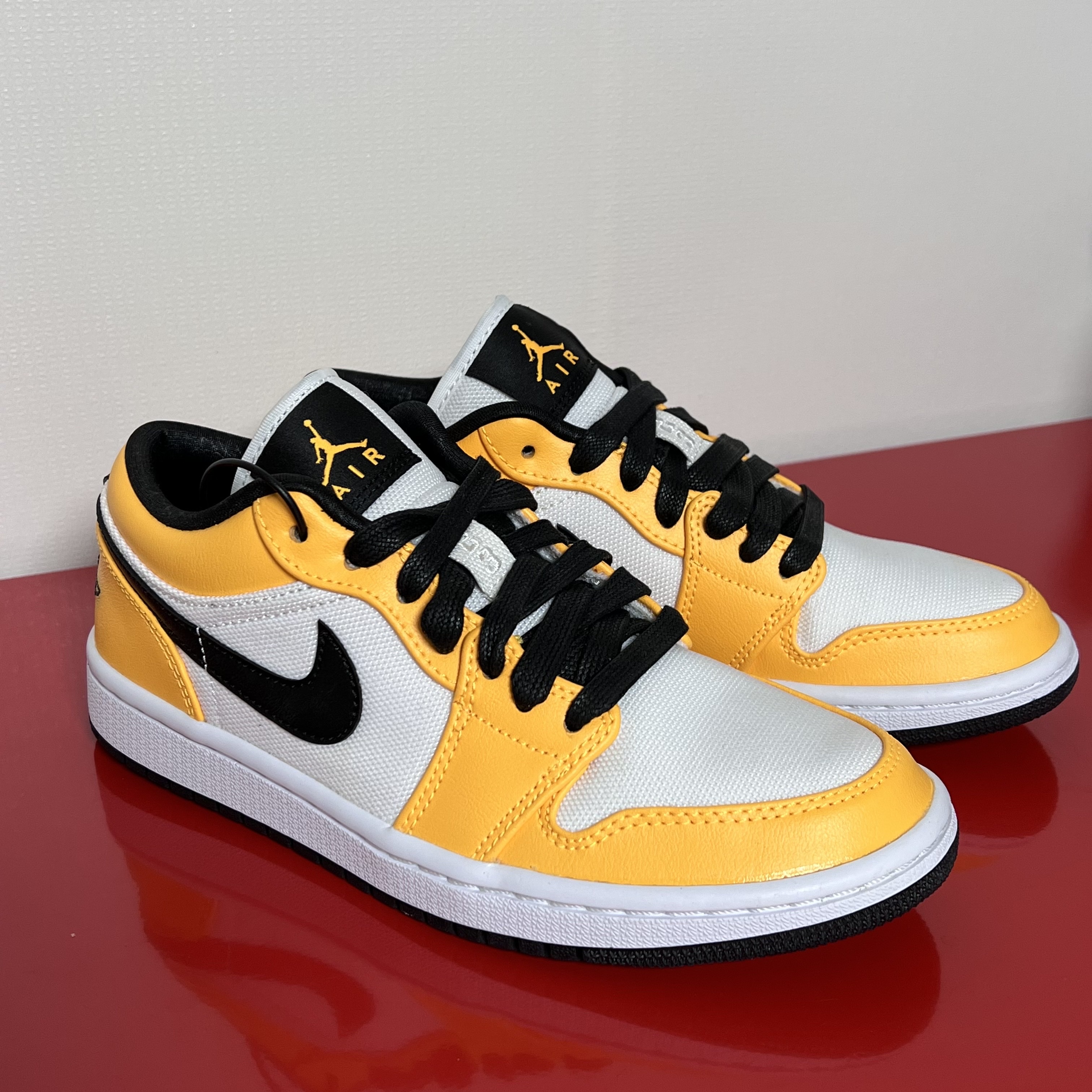 (W) Jordan 1 Low SE Laser Orange, (GS) Jordan 1 Low Light Arctic Pink 착용 스타일 - 1