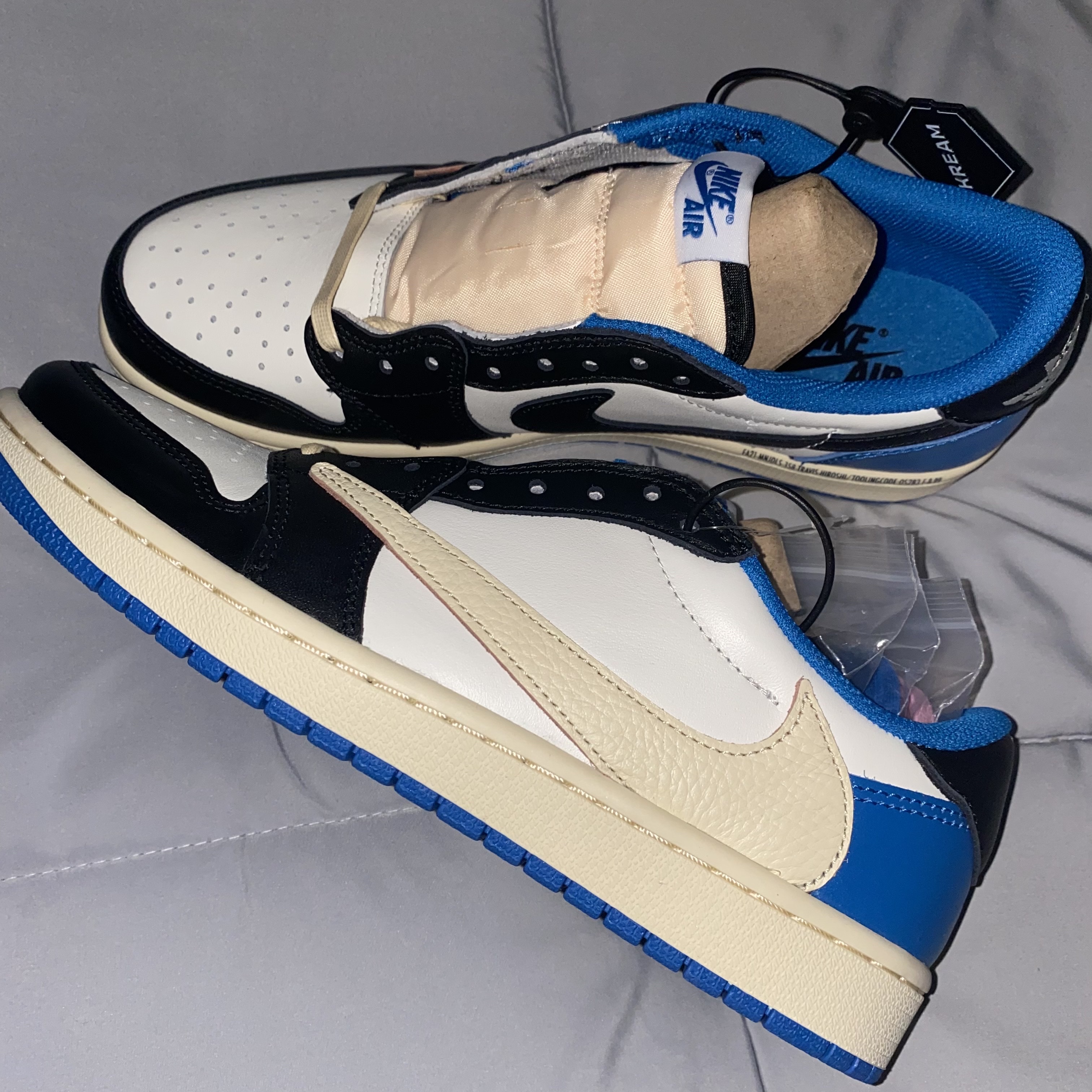 Jordan 1 x Travis Scott x Fragment Retro Low OG SP Military Blue 착용 스타일