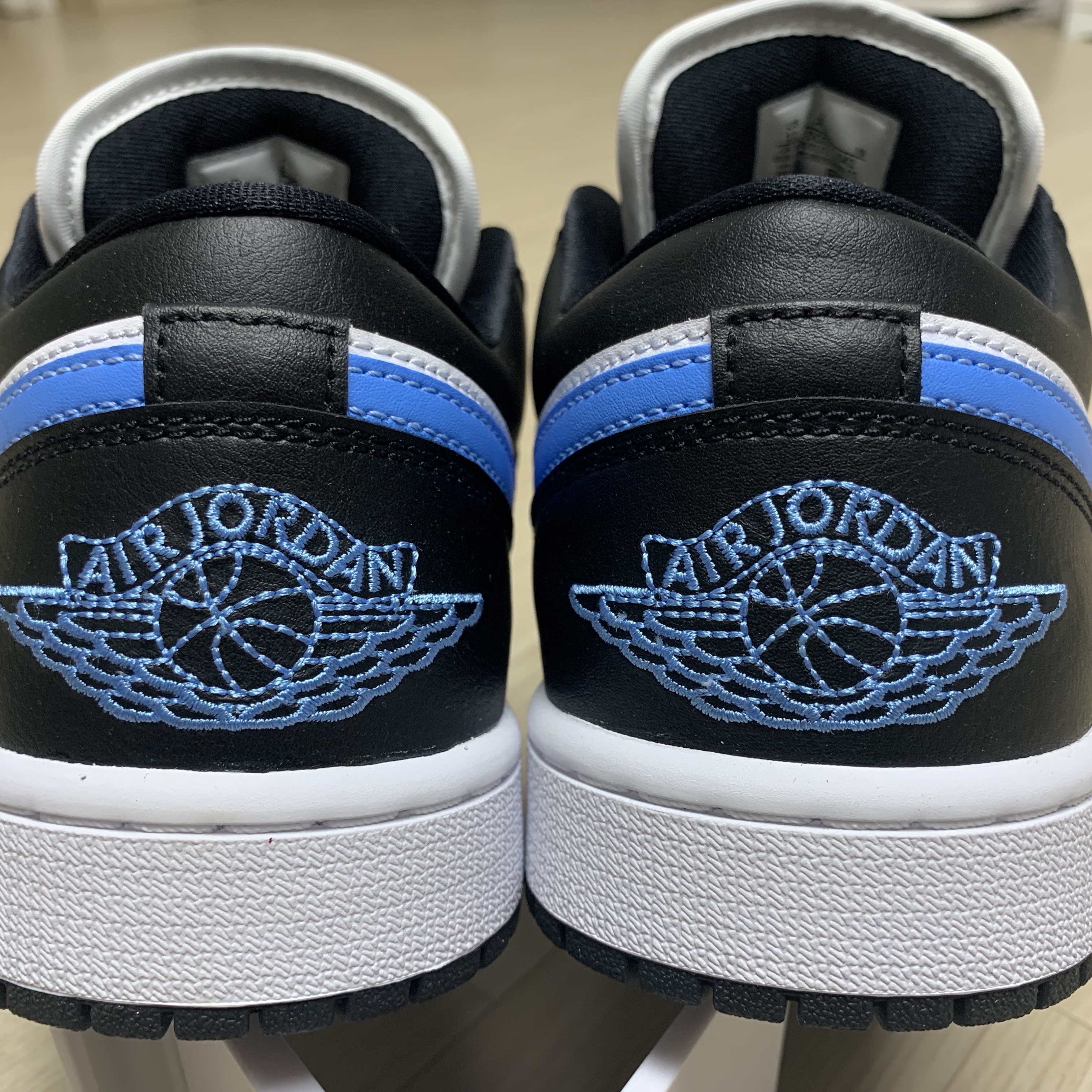 (W) Jordan 1 Low Black University Blue 착용 스타일 - 2