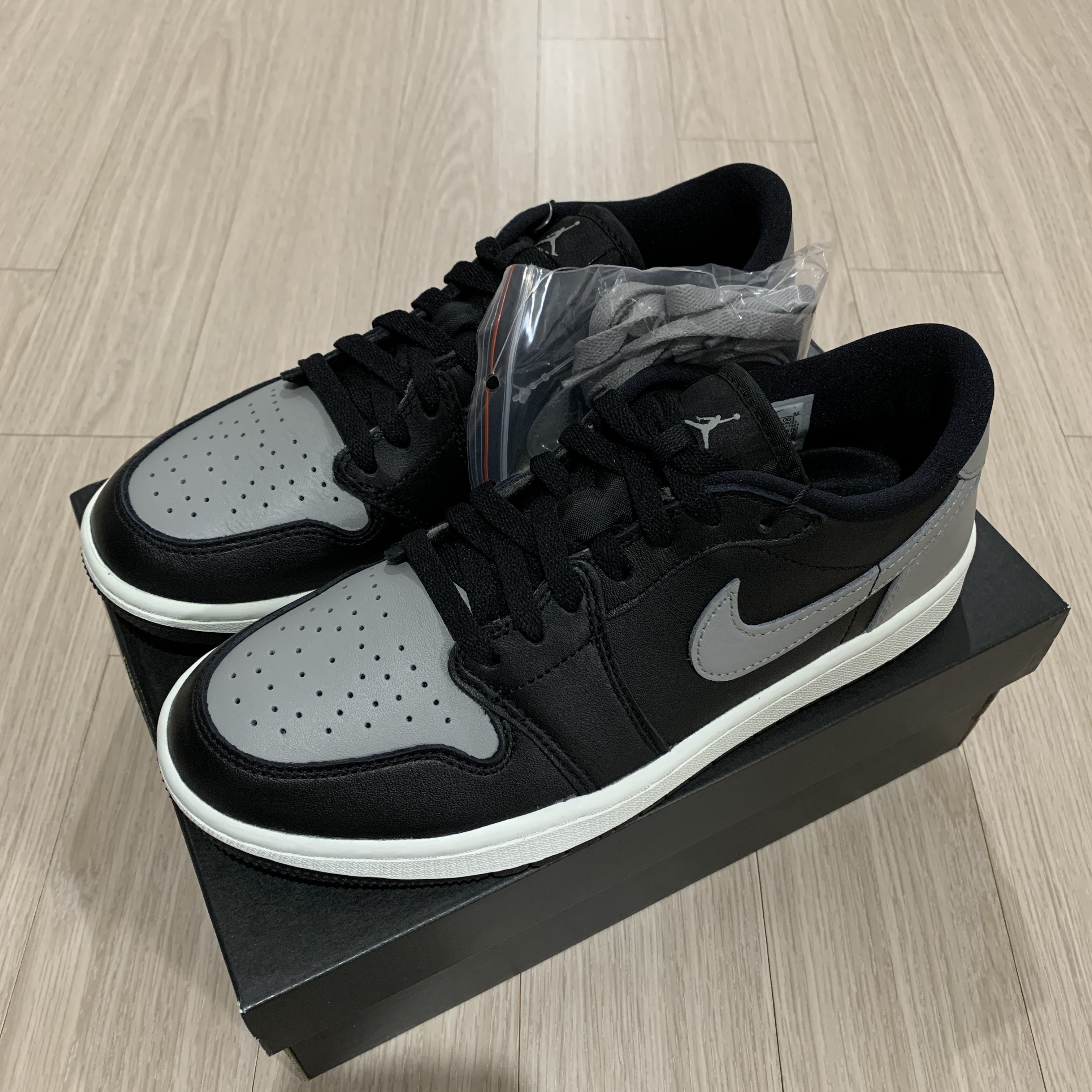 Jordan 1 Low Golf Shadow 착용 스타일 - 1