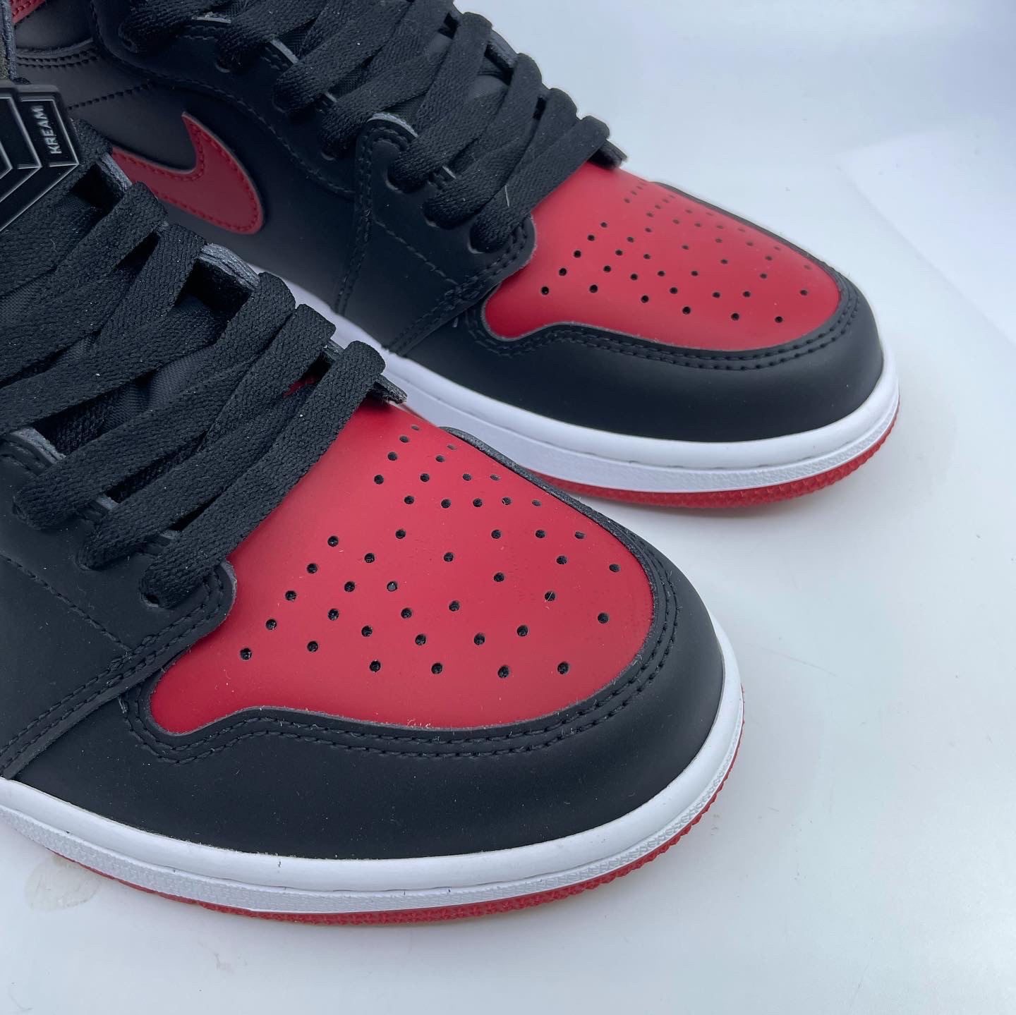 Jordan 1 Retro High OG Patent Bred 착용 스타일 - 2