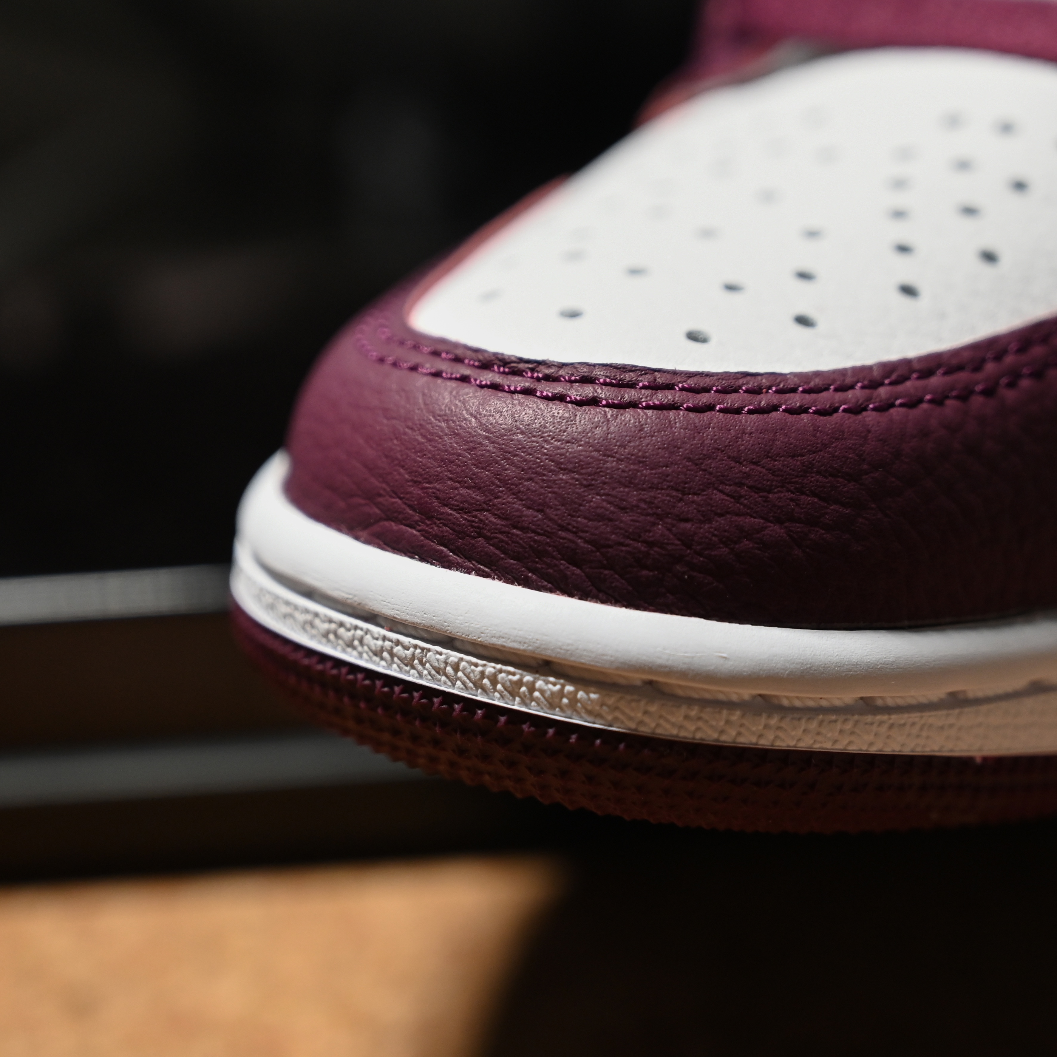 Jordan 1 Retro High OG Bordeaux 착용 스타일 - 3