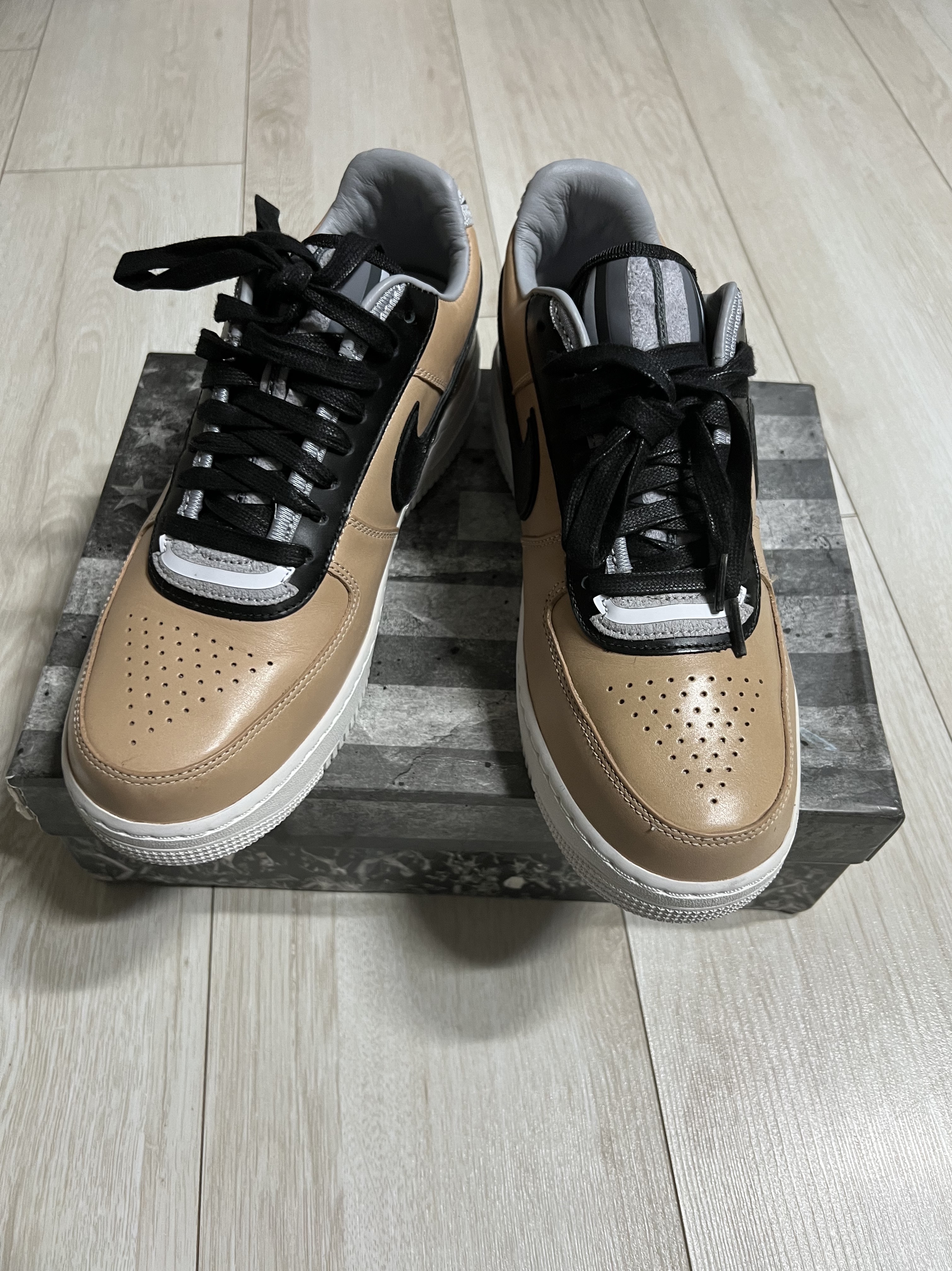 Nike x Riccardo Tisci Air Force 1 Low Tan 착용 스타일 - 2