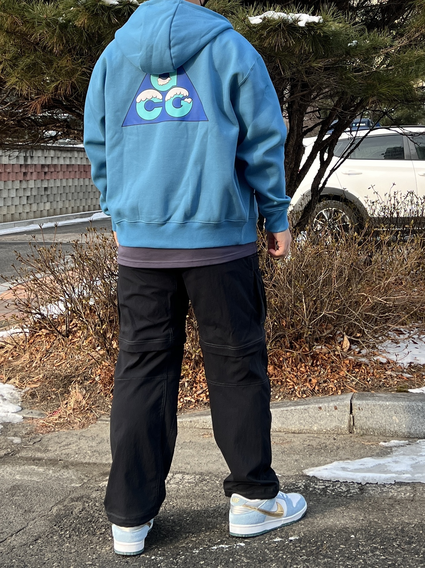 Nike ACG Therma-Fit Full Zip Graphic Hoodie Dutch Blue, Nike x Sean Cliver SB Dunk Low Holiday Special 착용 스타일 - 3