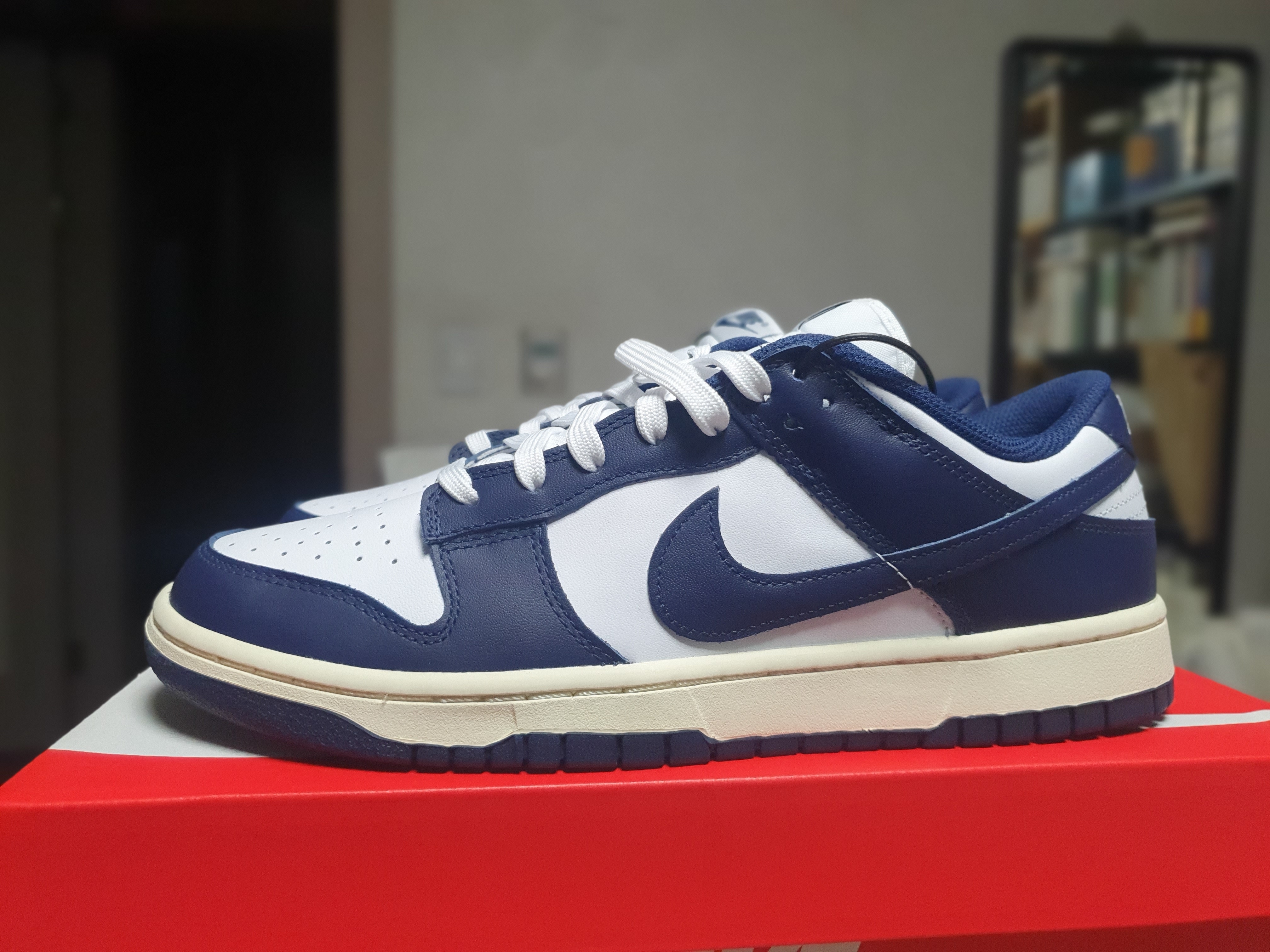 (W) Nike Dunk Low Vintage Midnight Navy 착용 스타일 - 3