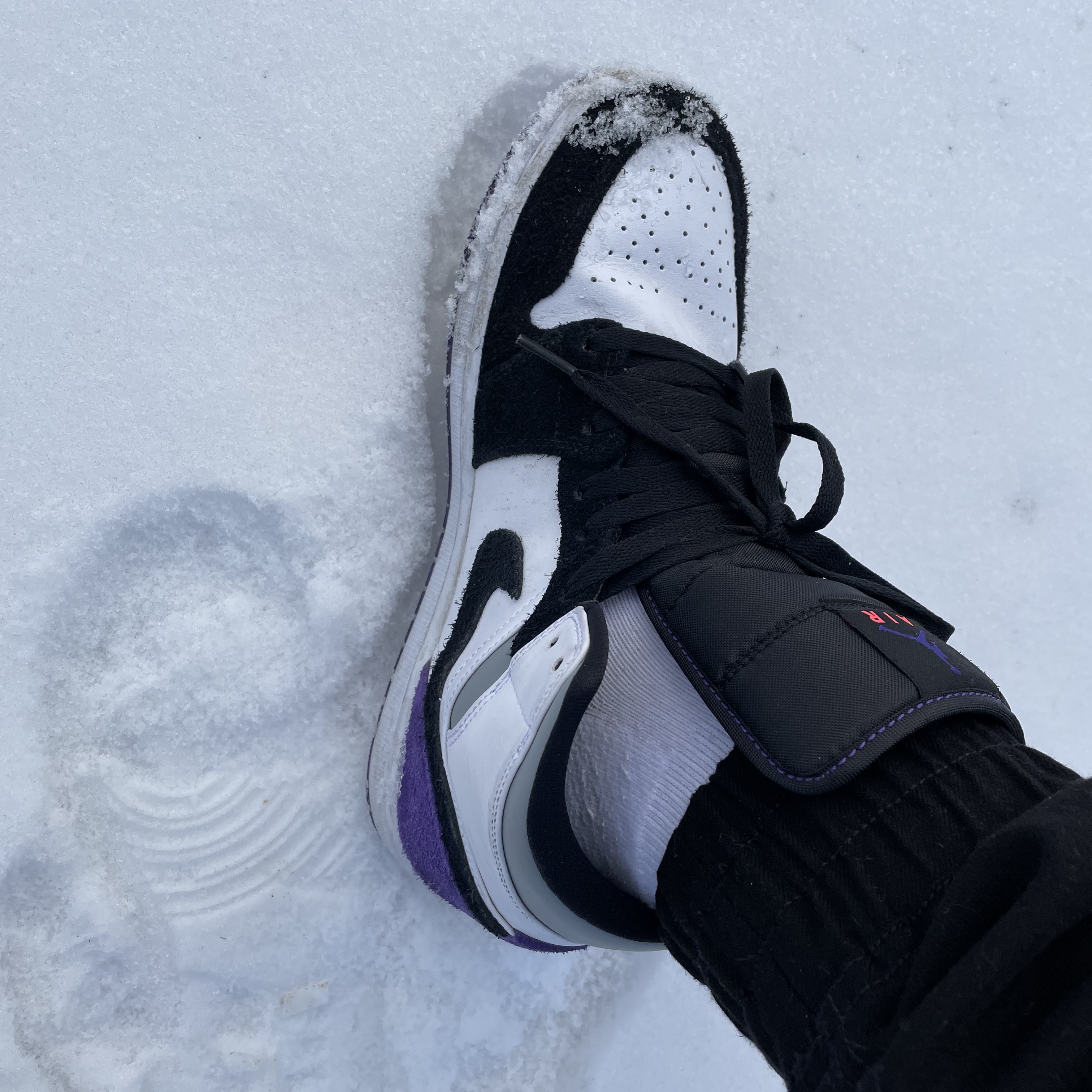 Jordan 1 Mid SE Court Purple 착용 스타일 - 2
