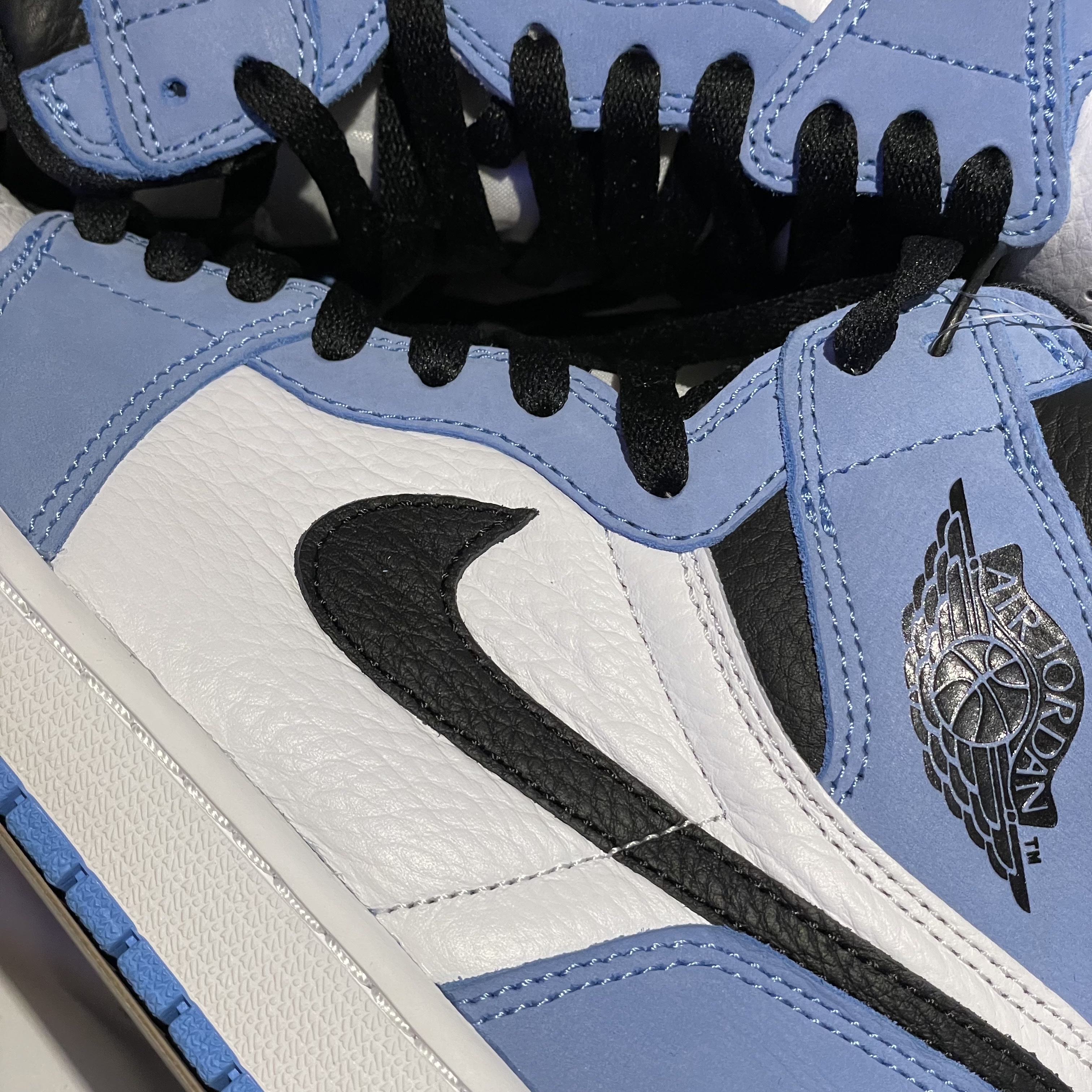 Jordan 1 Retro High OG University Blue 착용 스타일