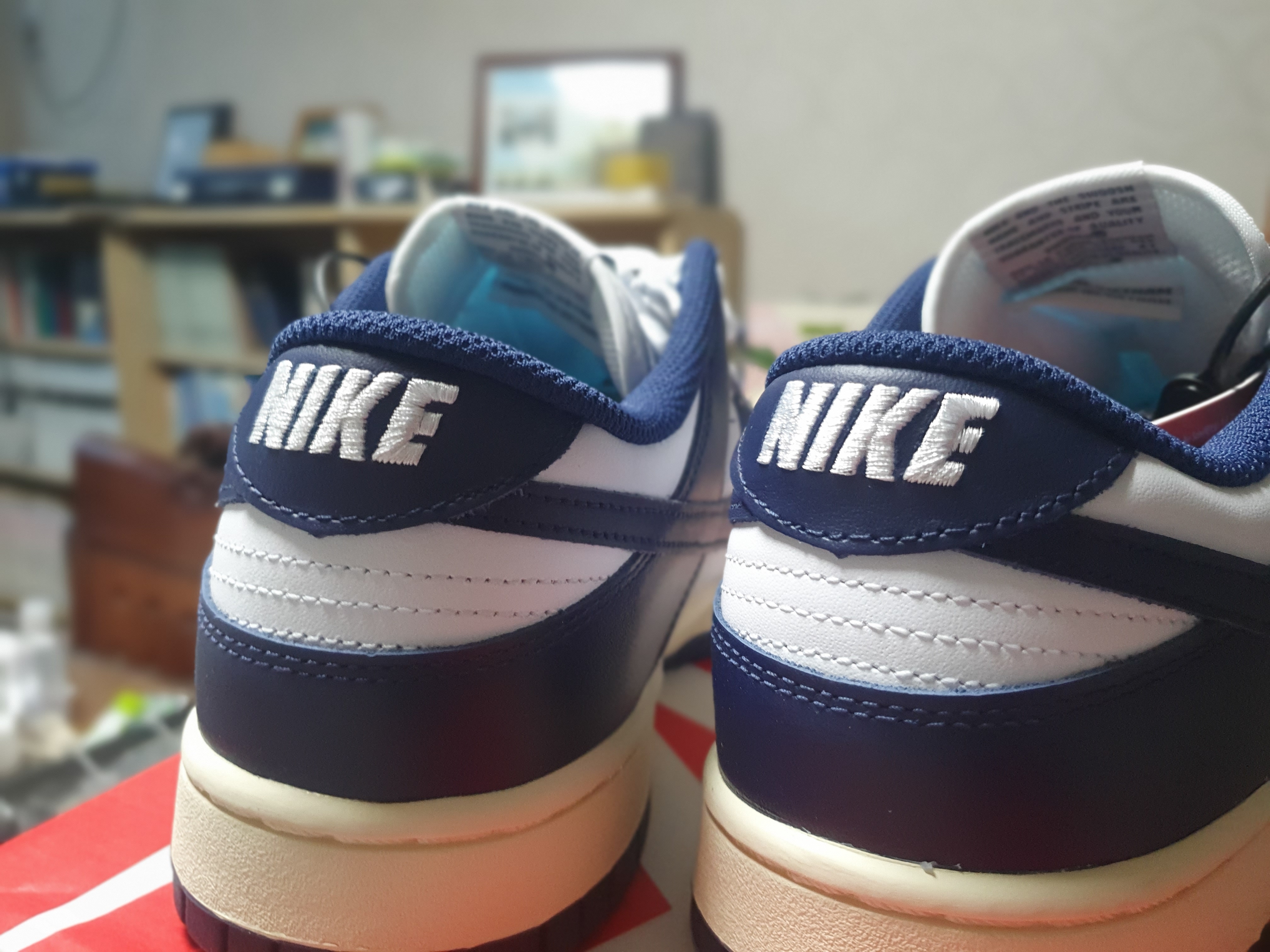 (W) Nike Dunk Low Vintage Midnight Navy 착용 스타일 - 2