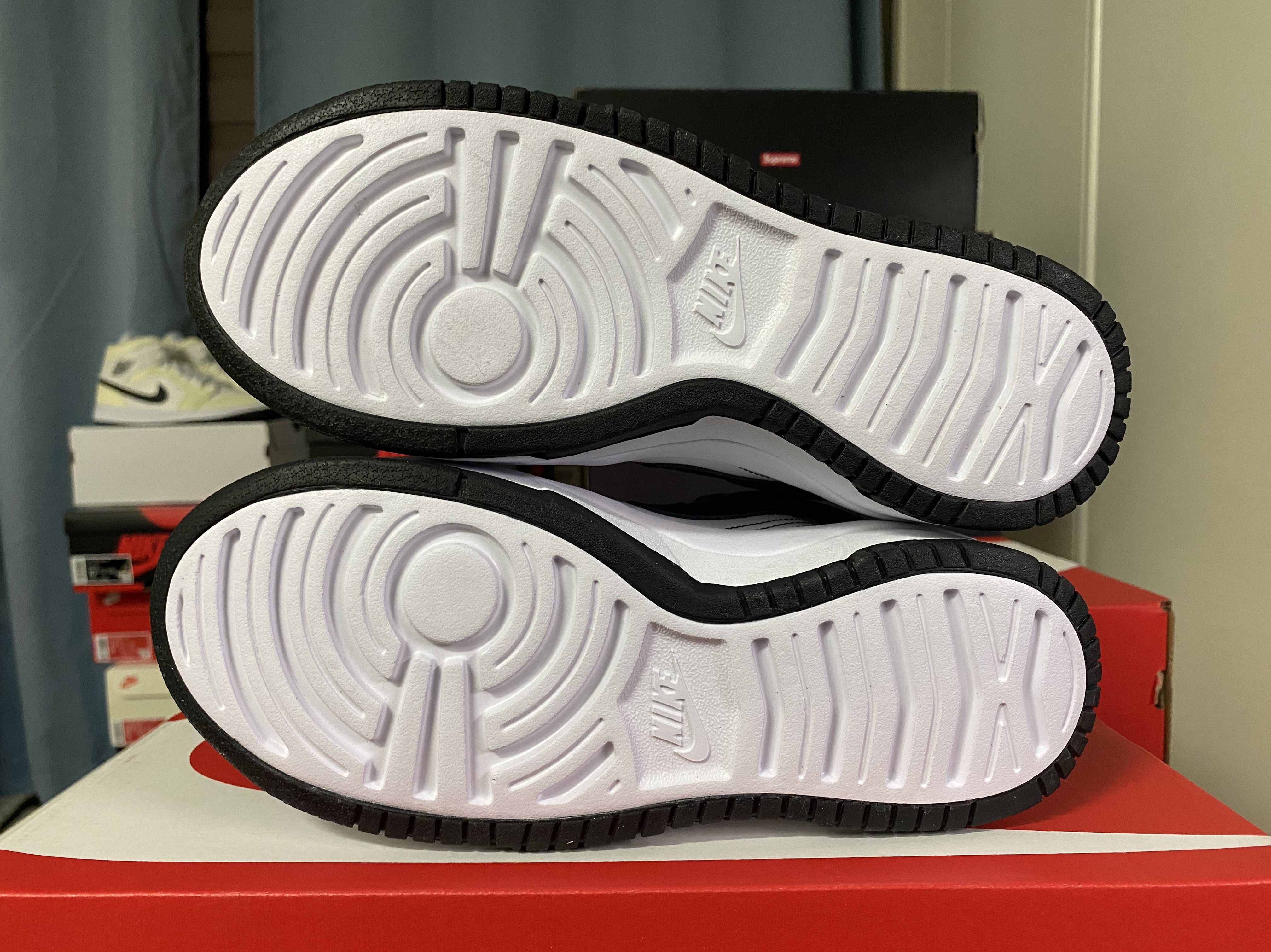 (W) Nike Dunk High Up Black and White 착용 스타일 - 1