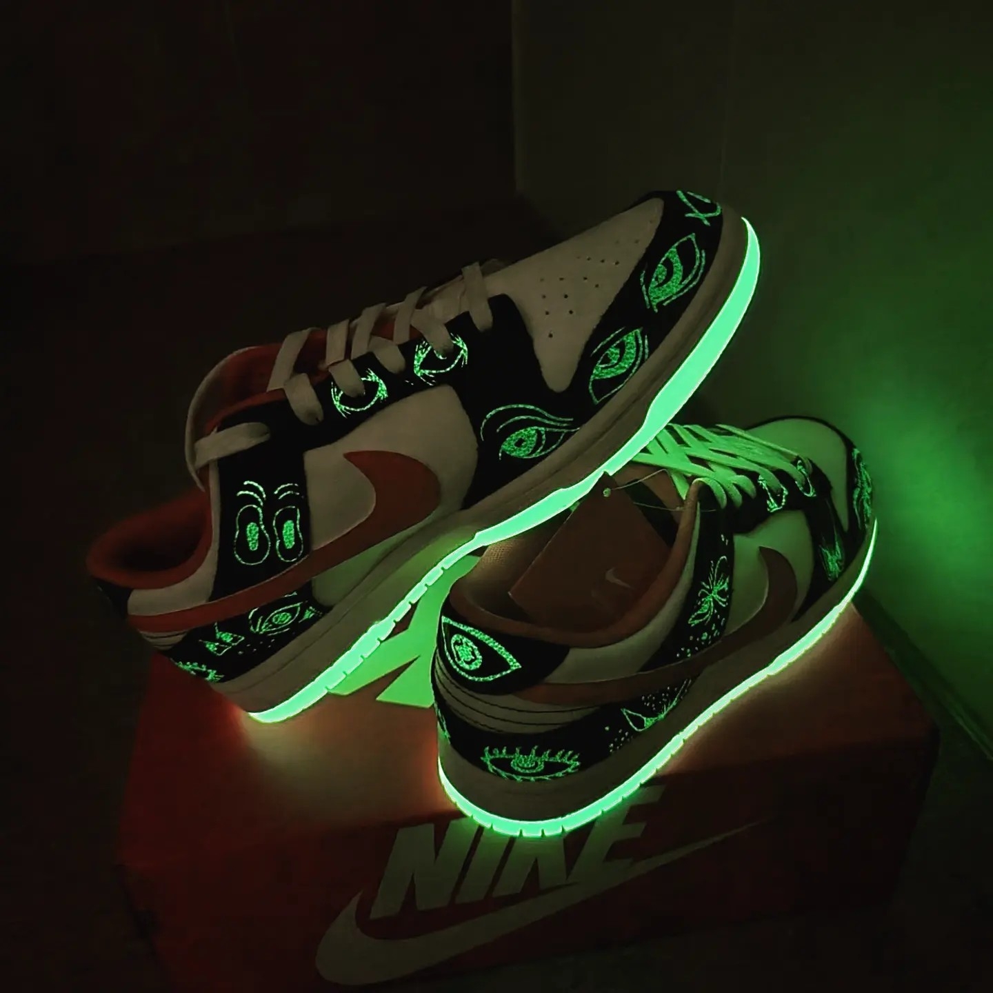 Nike Dunk Low Retro PRM Halloween, Jordan 1 Retro High OG University Blue 착용 스타일 - 3