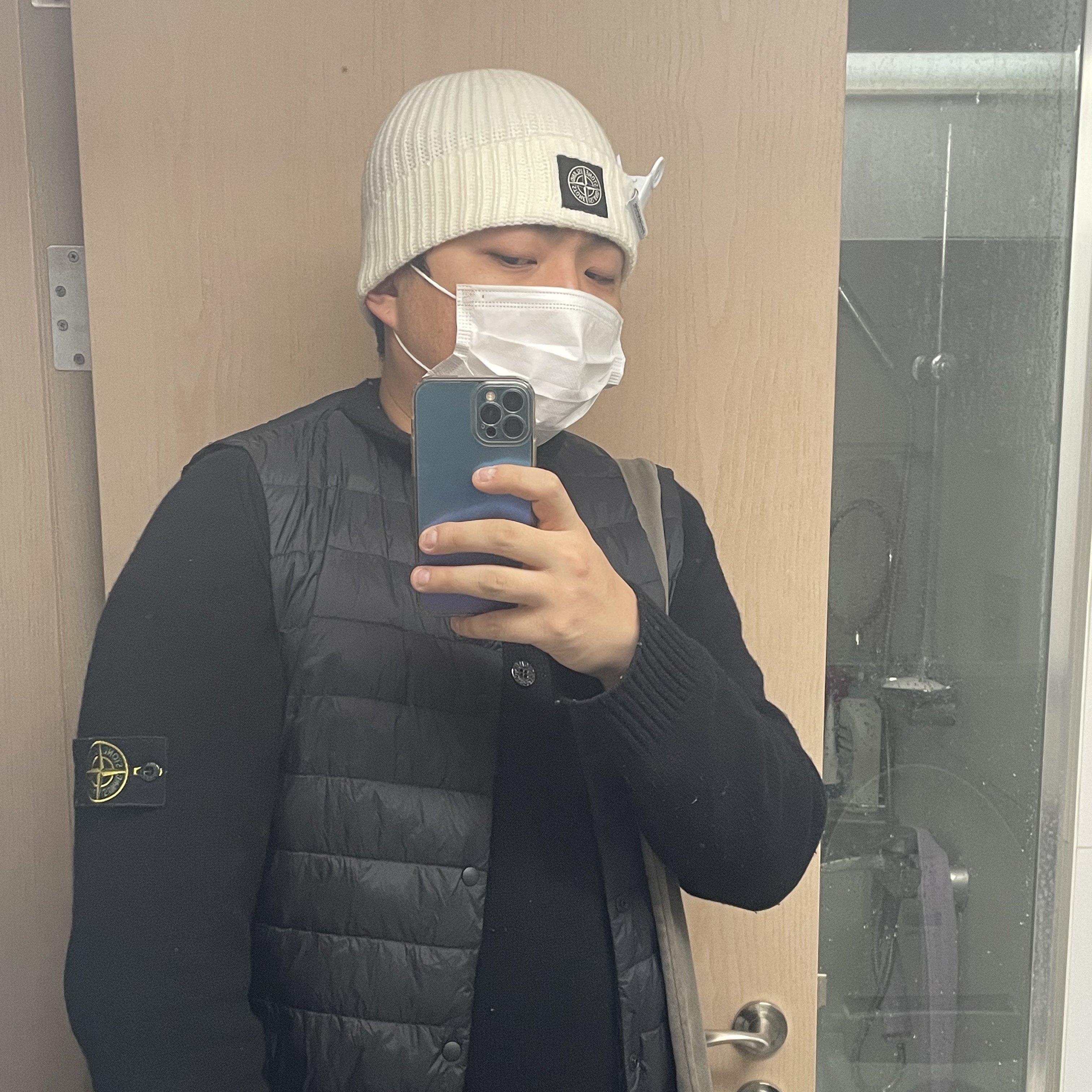 Stone Island N10B5 Geelong Wool Beanie Off White - 21FW, Stone Island 532A3 Half Zip Lambswool Sweater Dove Grey - 20FW 착용 스타일 - 1