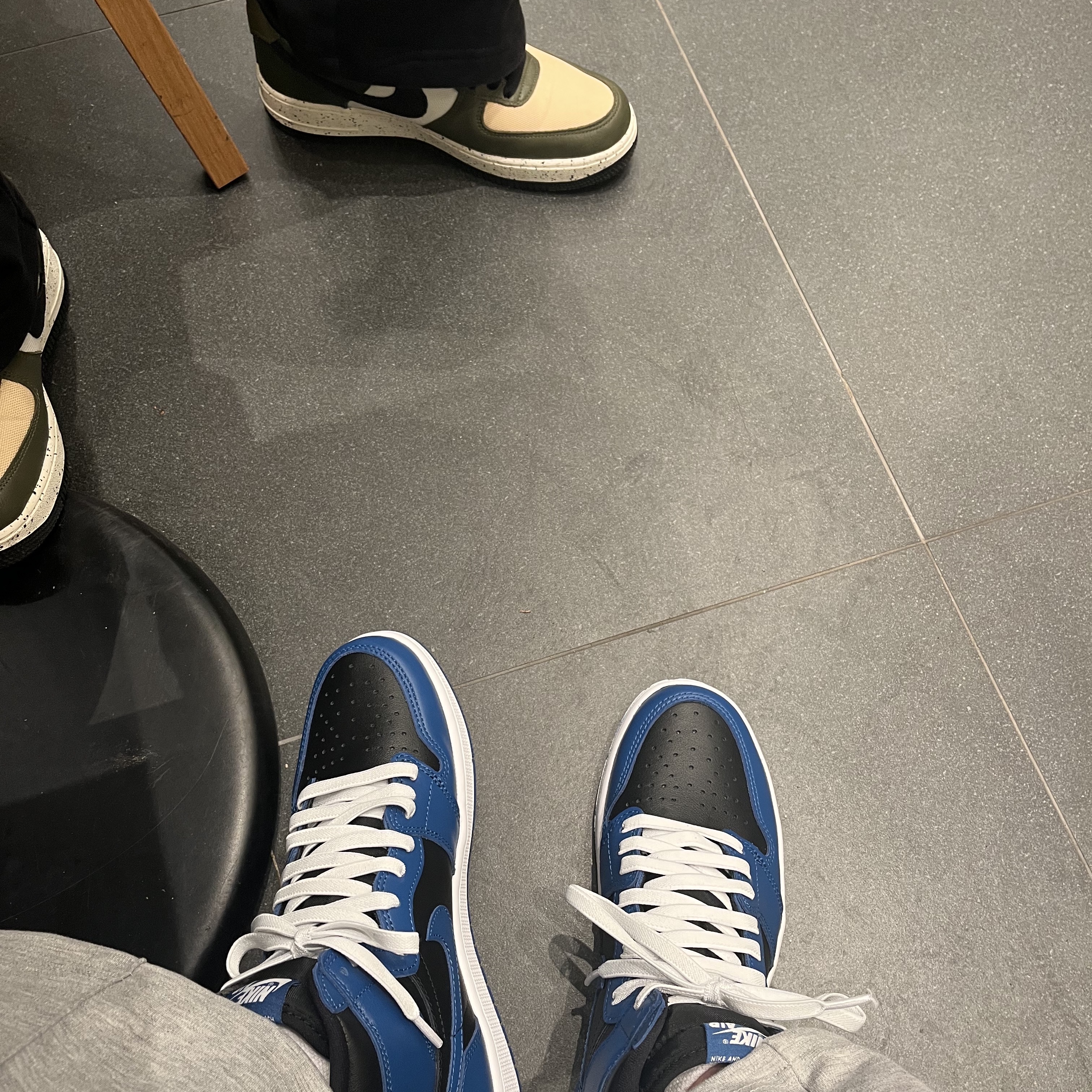 Nike Air Force 1 Low Gore-Tex Escape, Jordan 1 Retro High OG Dark Marina Blue 착용 스타일