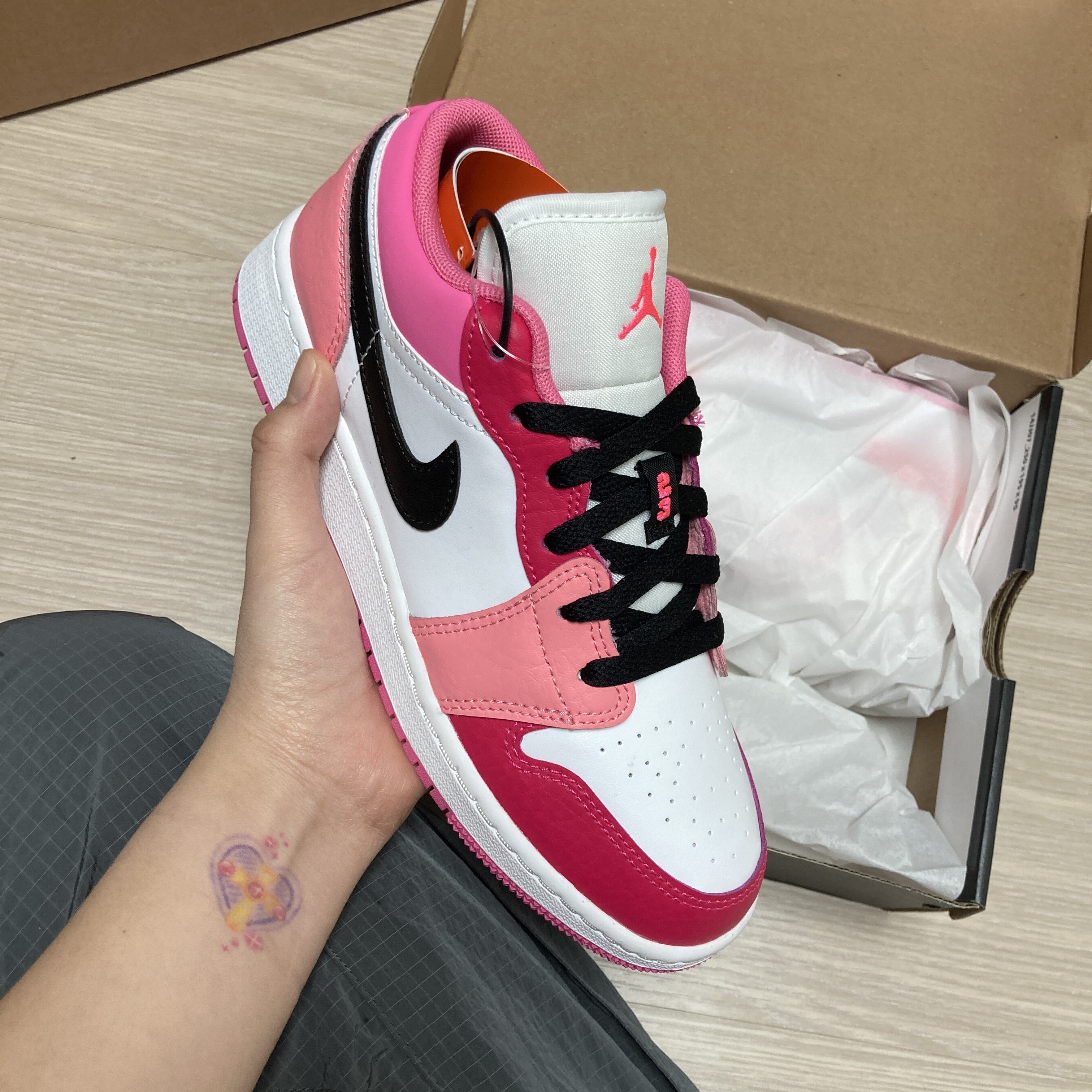 (GS) Jordan 1 Low Rush Pink 착용 스타일 - 1