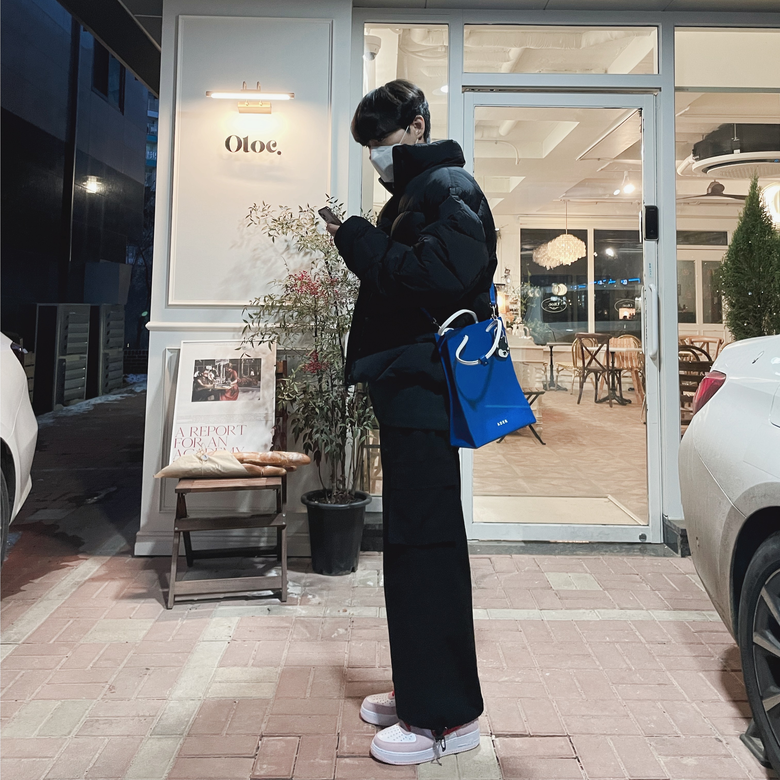 Zara x Ader Error Puffer Jacket Black, Ader Error Shopper Bag Blue 착용 스타일 - 1