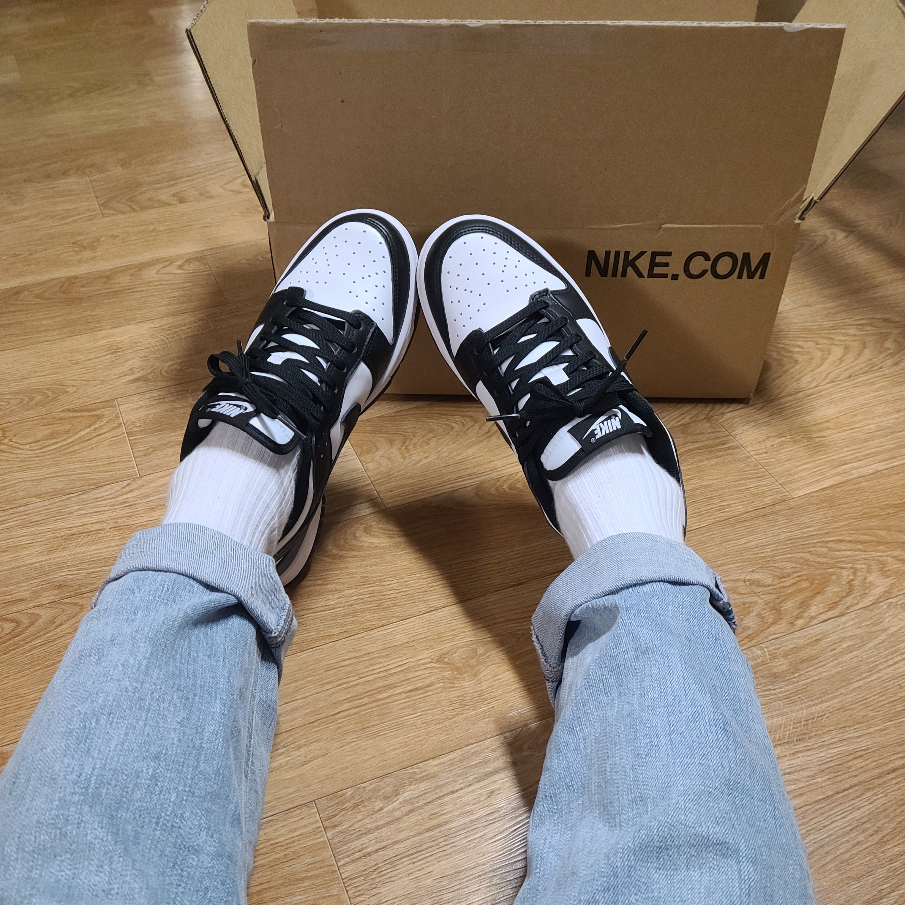 (W) Nike Dunk Low Black 착용 스타일 - 1