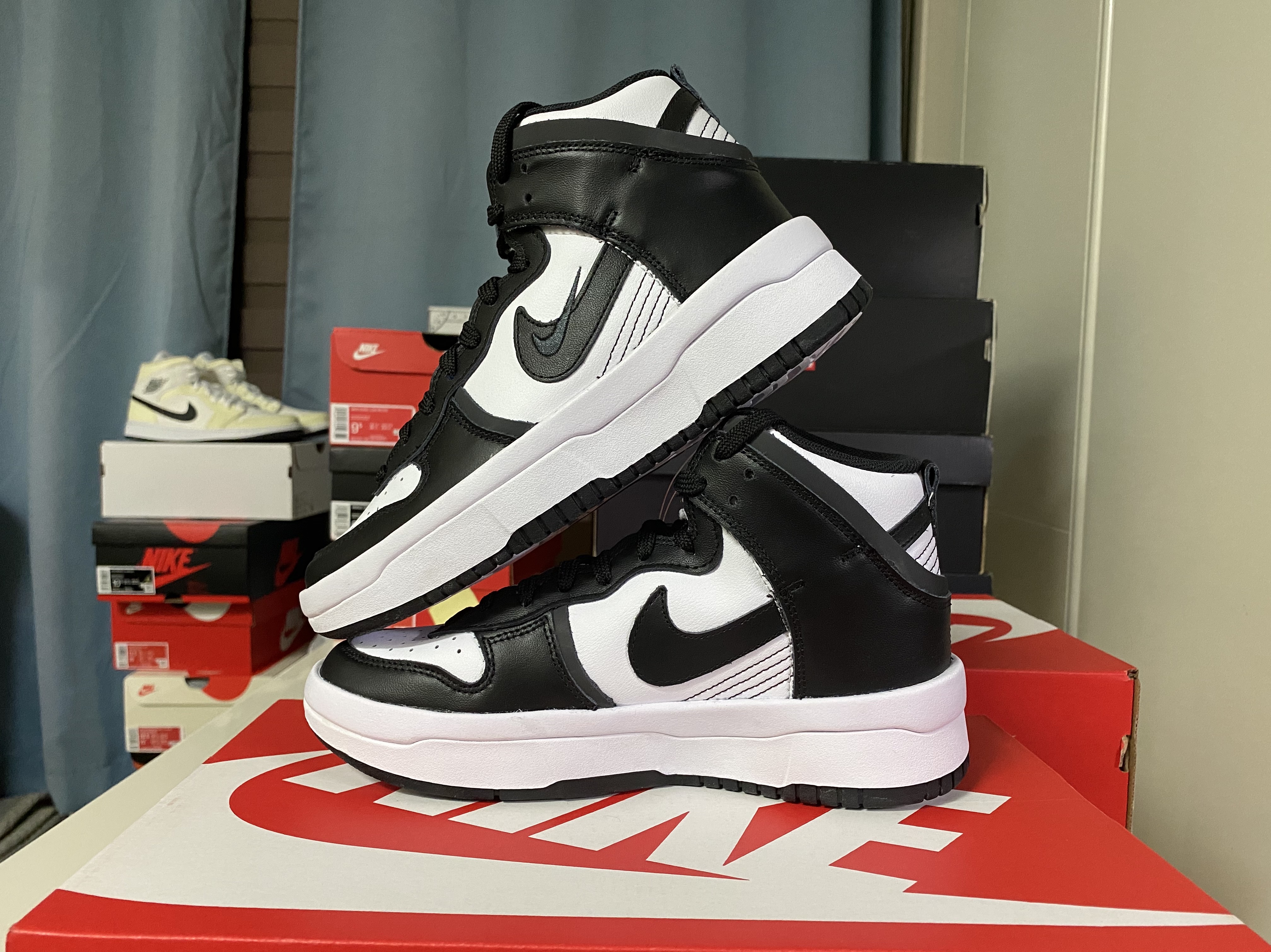 (W) Nike Dunk High Up Black and White 착용 스타일 - 3