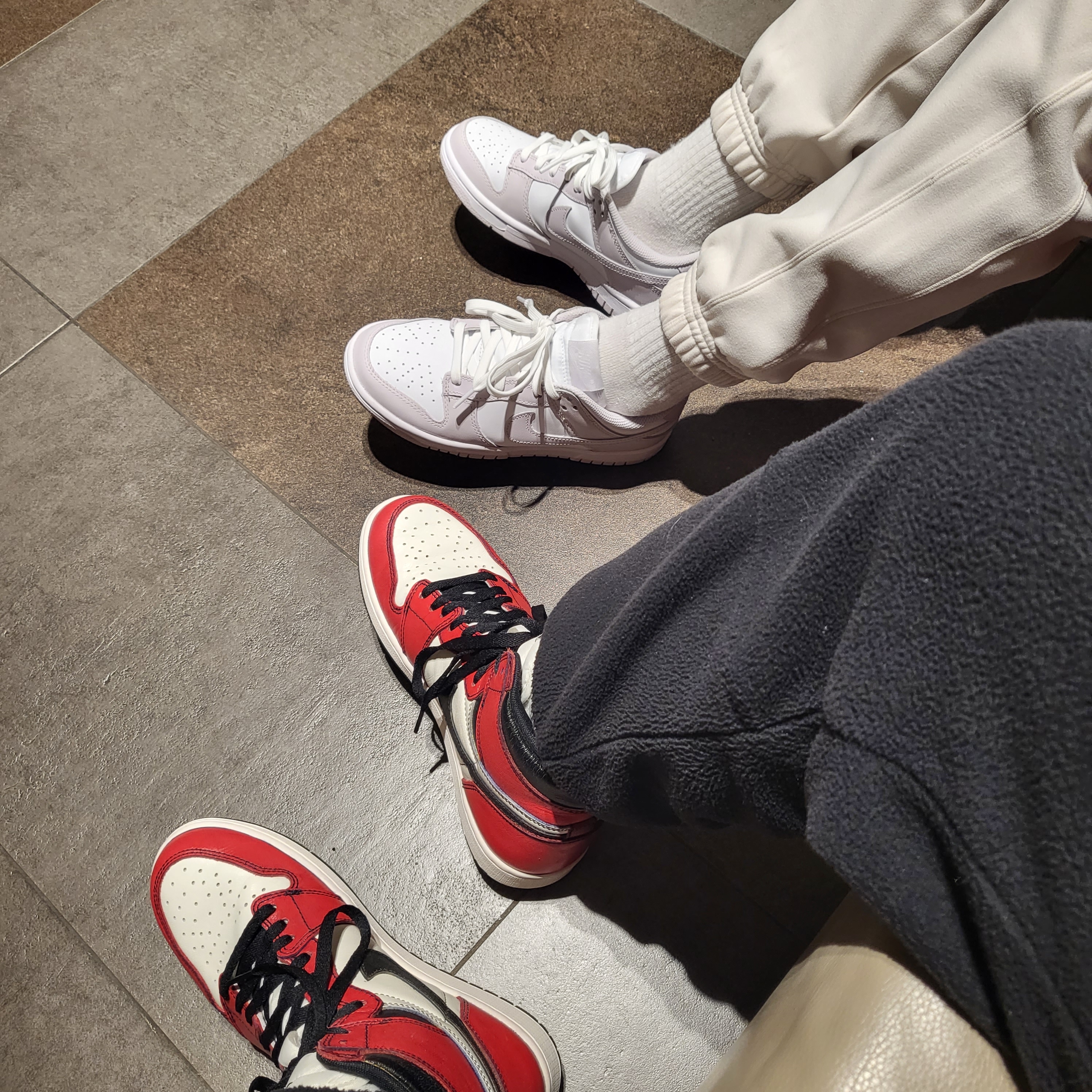 Jordan 1 Retro High OG Defiant SB LA to Chicago, (W) Nike Dunk Low Venice 착용 스타일