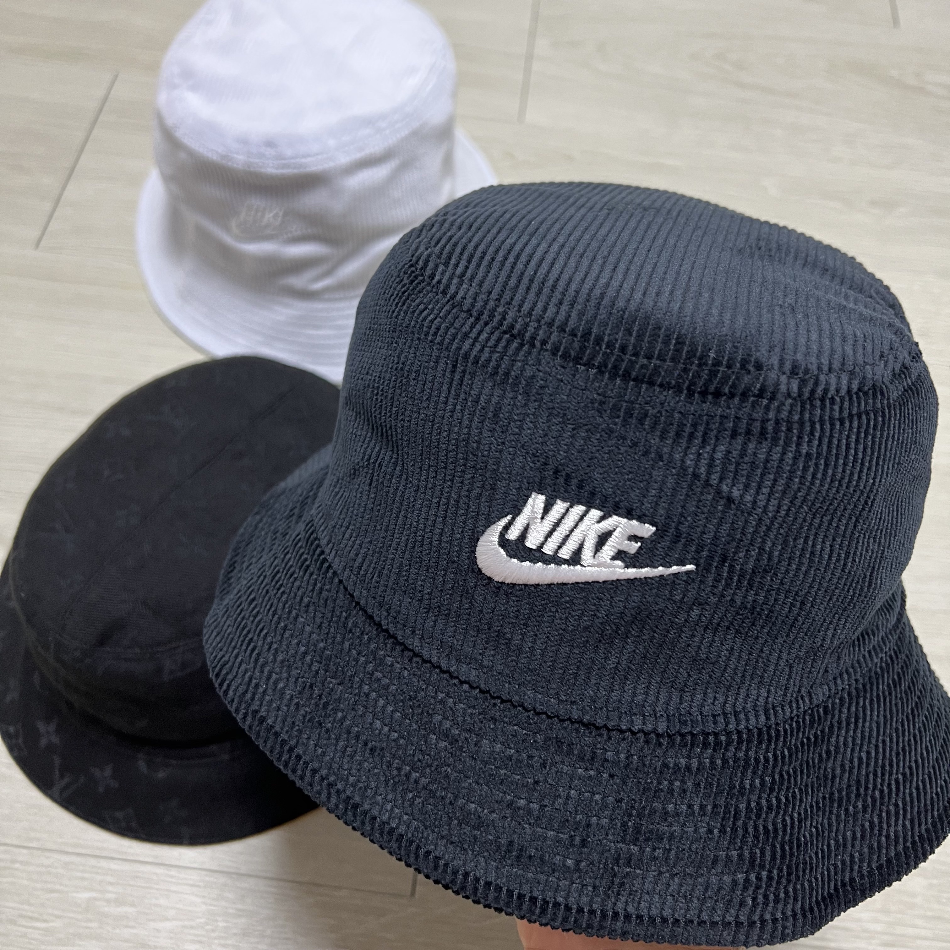 Nike Futura Corduroy Bucket Black, Nike Futura Corduroy Bucket Pure Platinum 착용 스타일 - 2