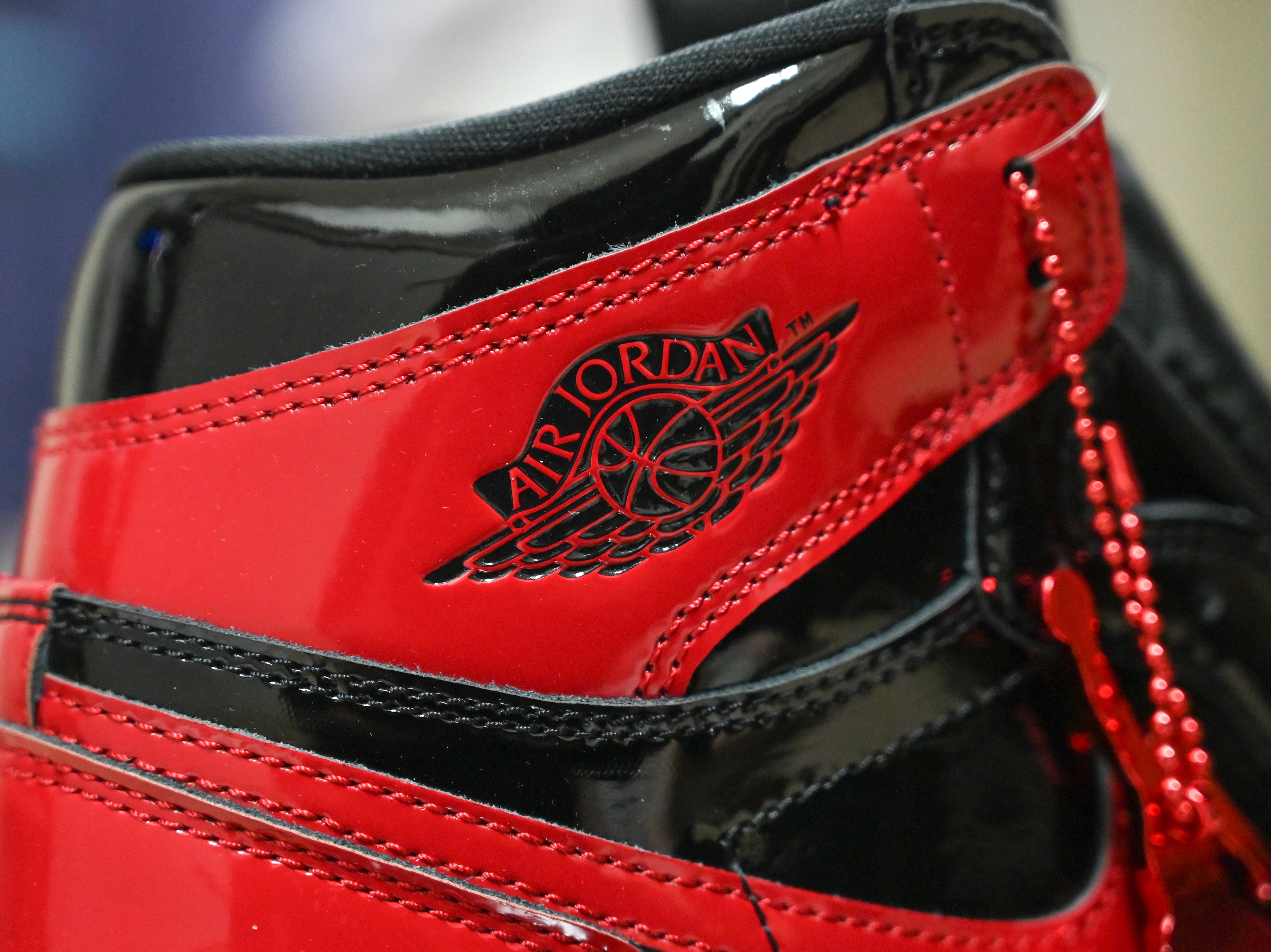 Jordan 1 Retro High OG Patent Bred 착용 스타일 - 4