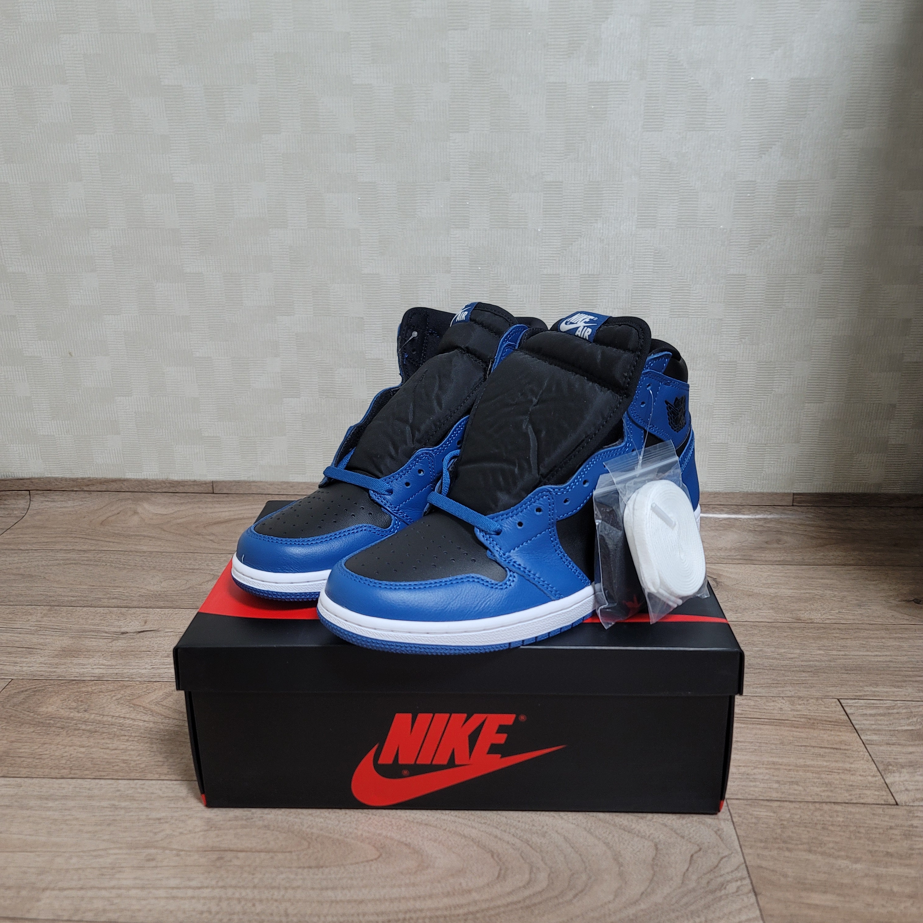 Jordan 1 Retro High OG Dark Marina Blue 착용 스타일 - 2