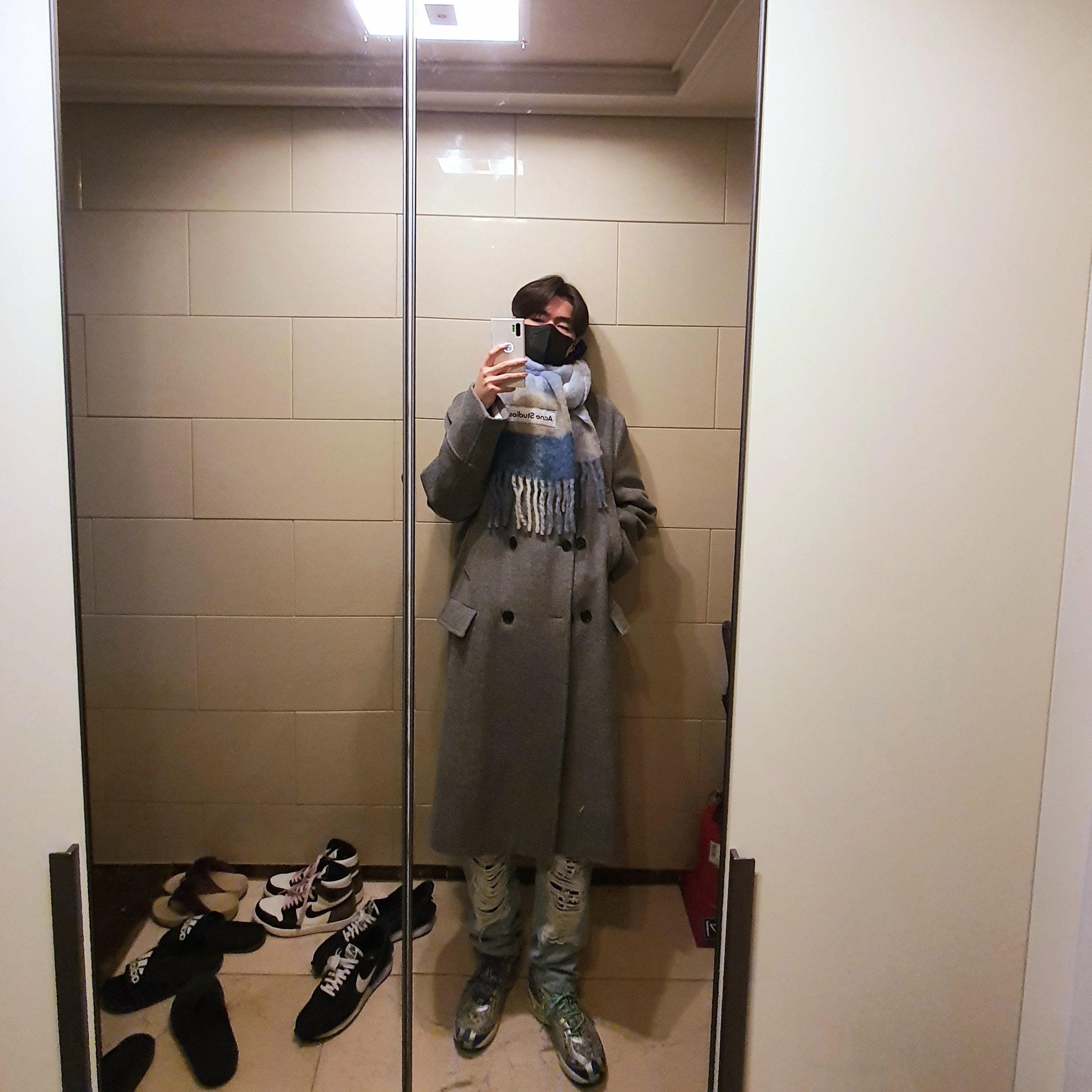Asics x Awake NY Gel-Preleus Cool Grey Silver, Acne Studios Mohair Check Muffler Pastel Blue Beige 착용 스타일 - 1