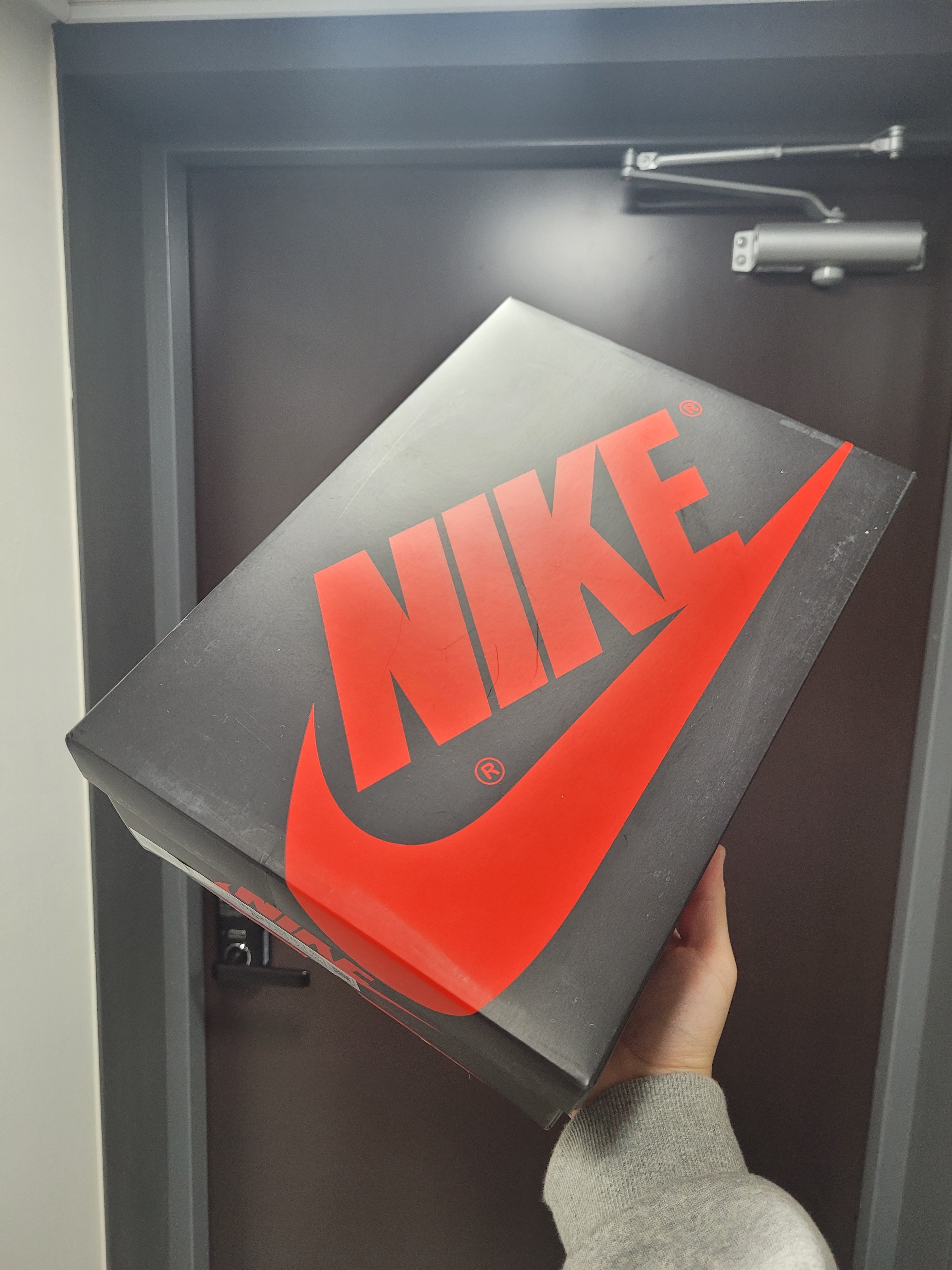 Jordan 1 Retro High OG Dark Marina Blue, Nike x NBA Dunk Low Retro EMB Black and Chile Red 착용 스타일 - 1