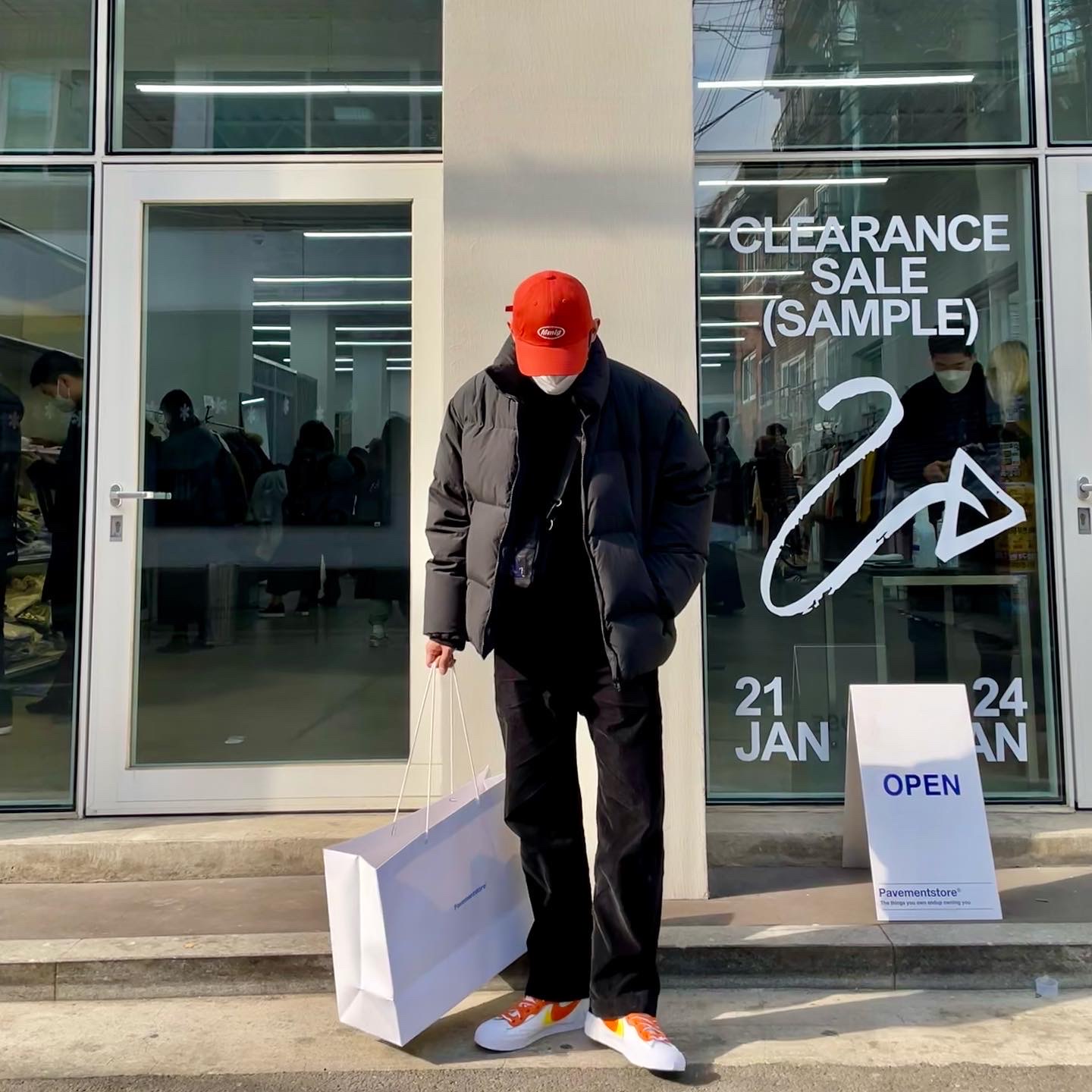 Nike x Sacai Blazer Low Magma Orange 착용 스타일 - 1