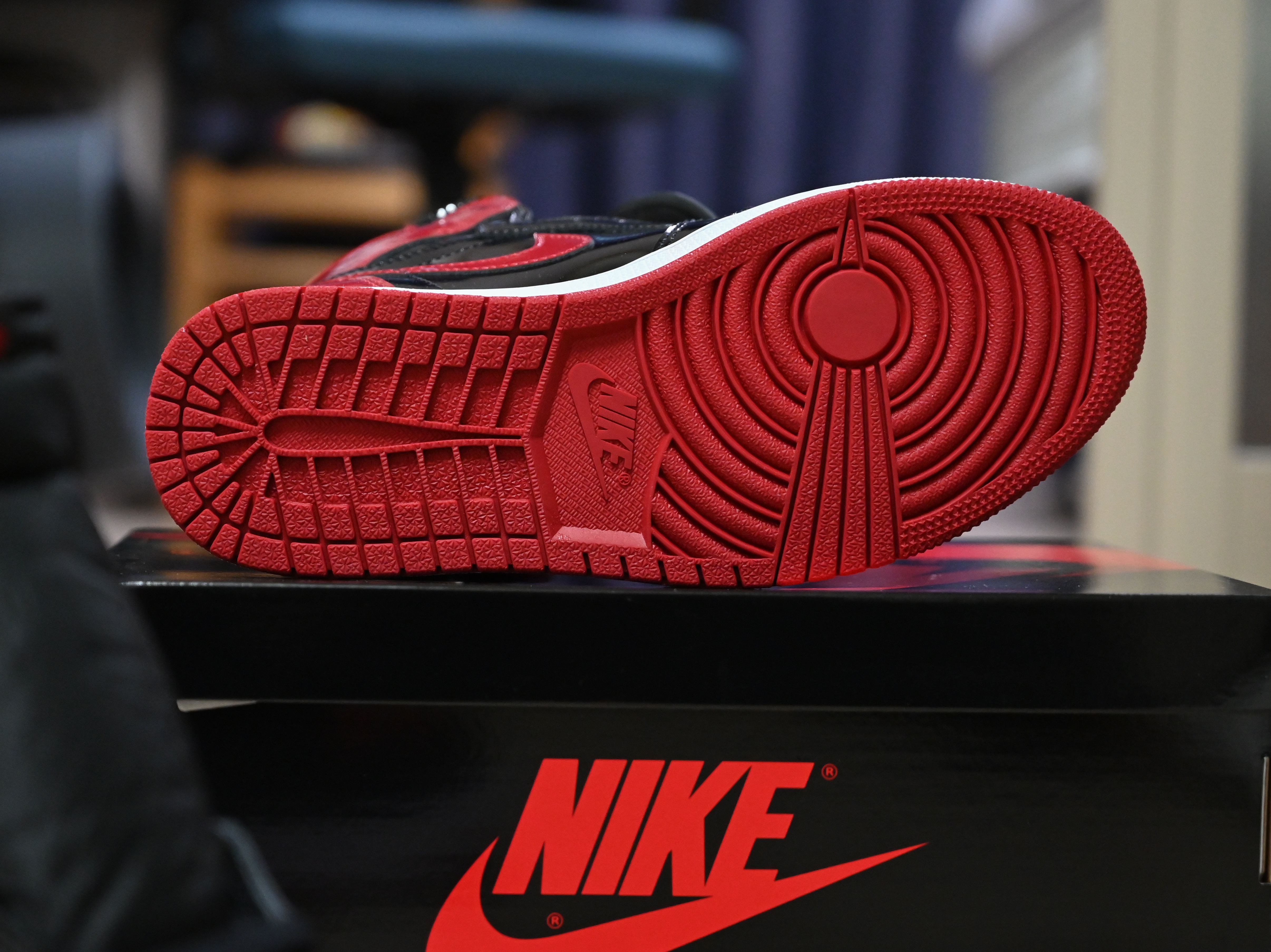 Jordan 1 Retro High OG Patent Bred 착용 스타일 - 2