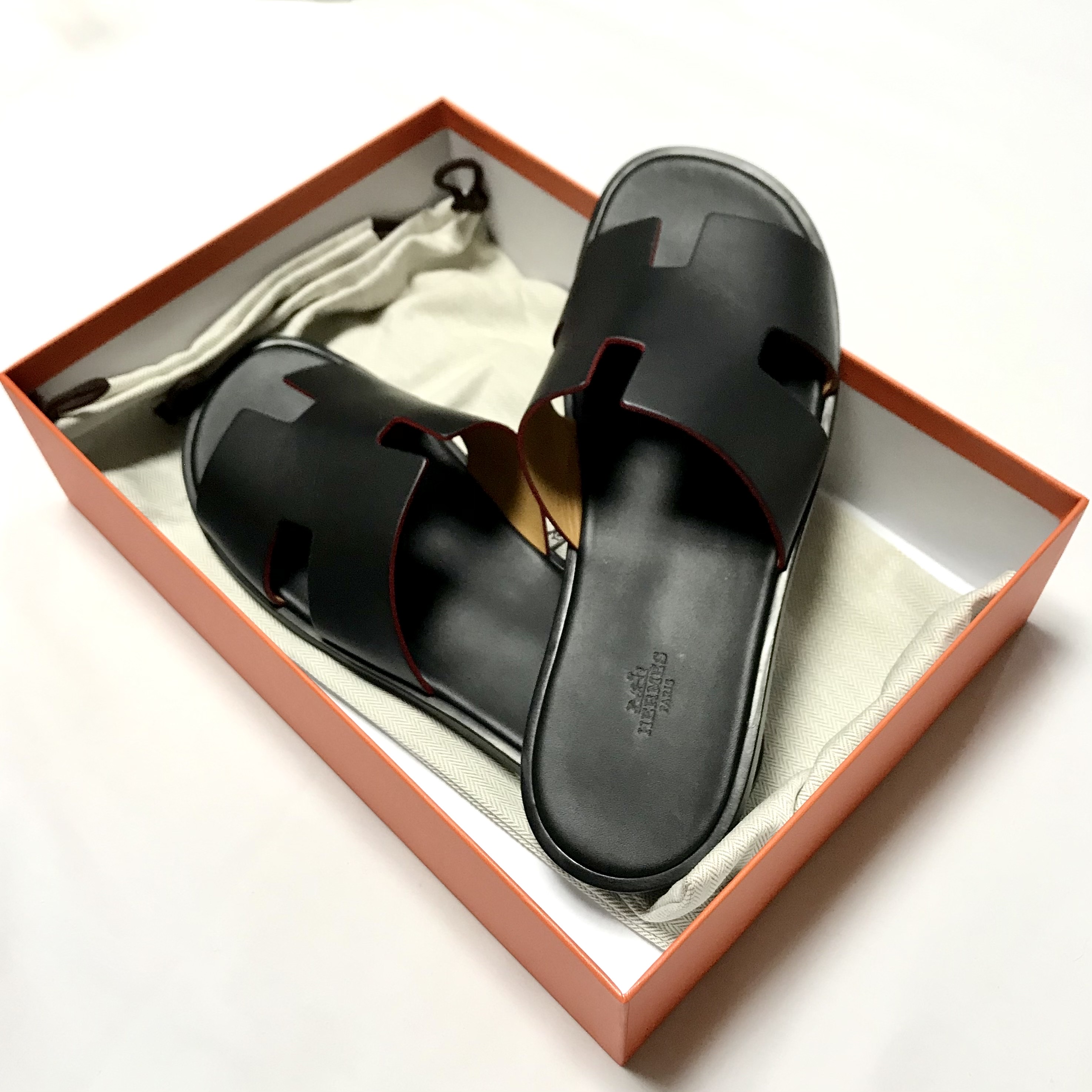 Hermes Izmir Sandal Nappa & Noir Bleu Faien, Hermes Izmir Sandal Calfskin & Noir 착용 스타일 - 2
