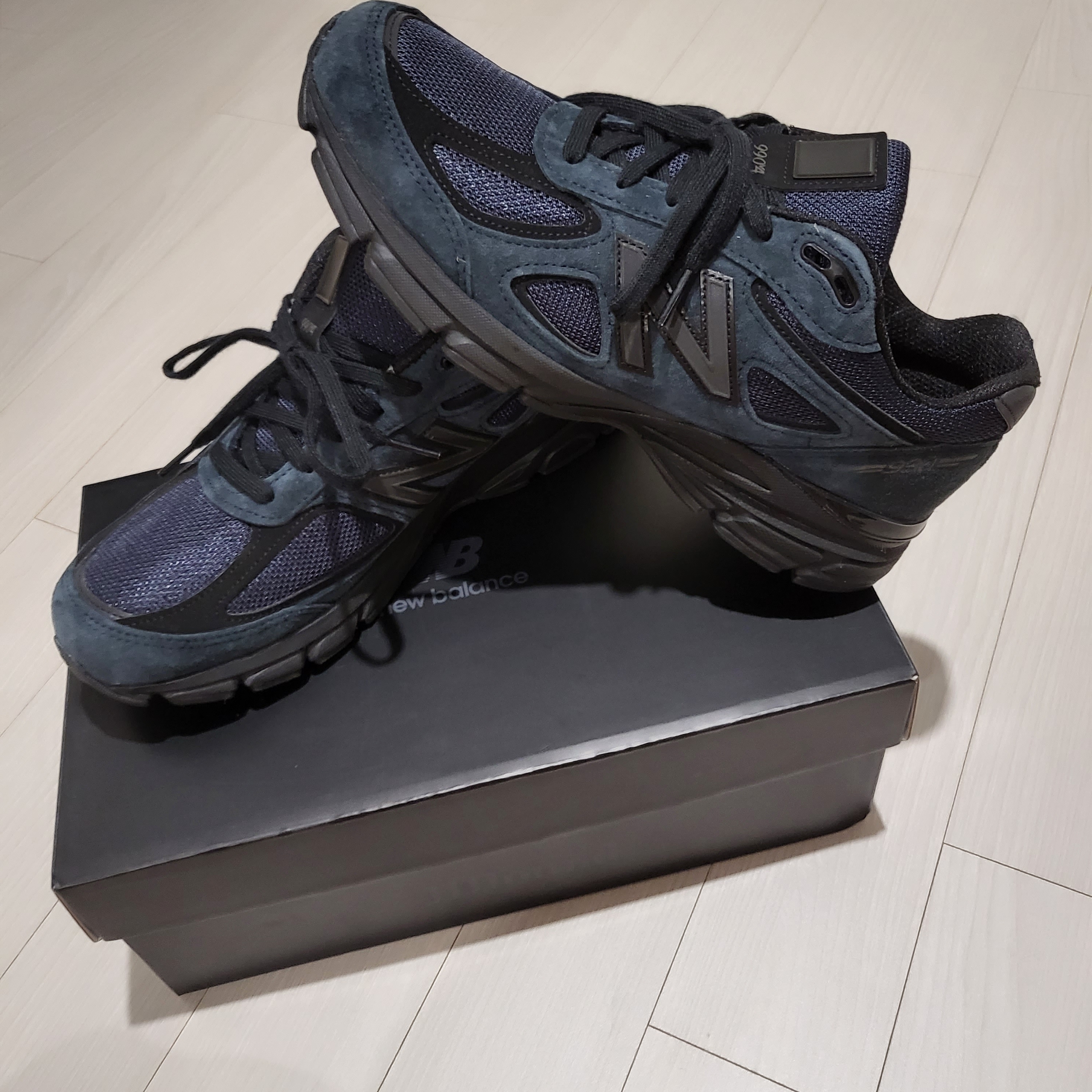 New Balance x JJJJound 990v4 Navy 착용 스타일 - 2