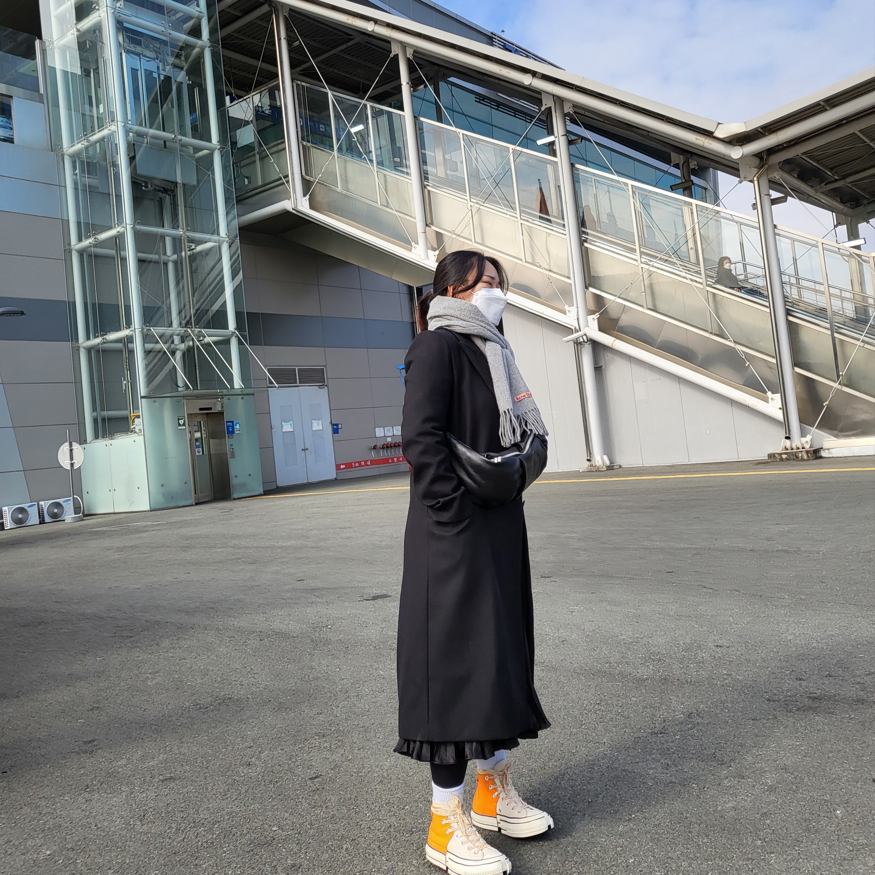 Converse x Feng Chen Wang Chuck 70 2-in-1 Persimmon Orange, Acne Studios Canada Narrow New Wool Muffler Grey Melange 착용 스타일 - 2