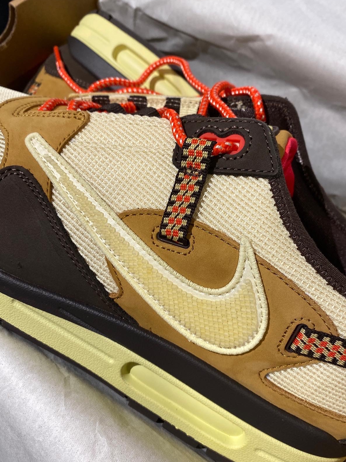 Jordan 1 x Travis Scott x Fragment Retro Low OG SP Military Blue, Jordan 1 x Travis Scott Retro High OG SP Mocha 착용 스타일 - 3