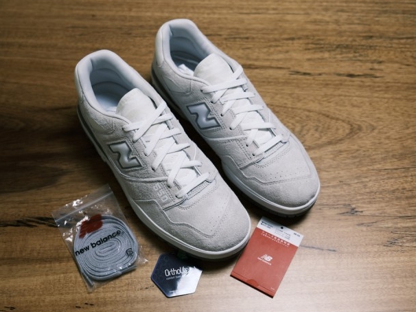 New Balance x United Arrows 550 Off White 착용 스타일 - 2