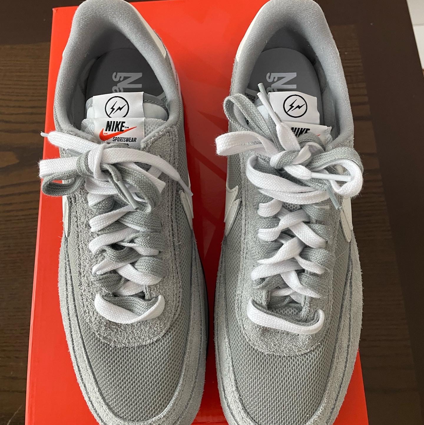 Nike x Sacai x Fragment LDWaffle Light Smoke Grey 착용 스타일 - 3