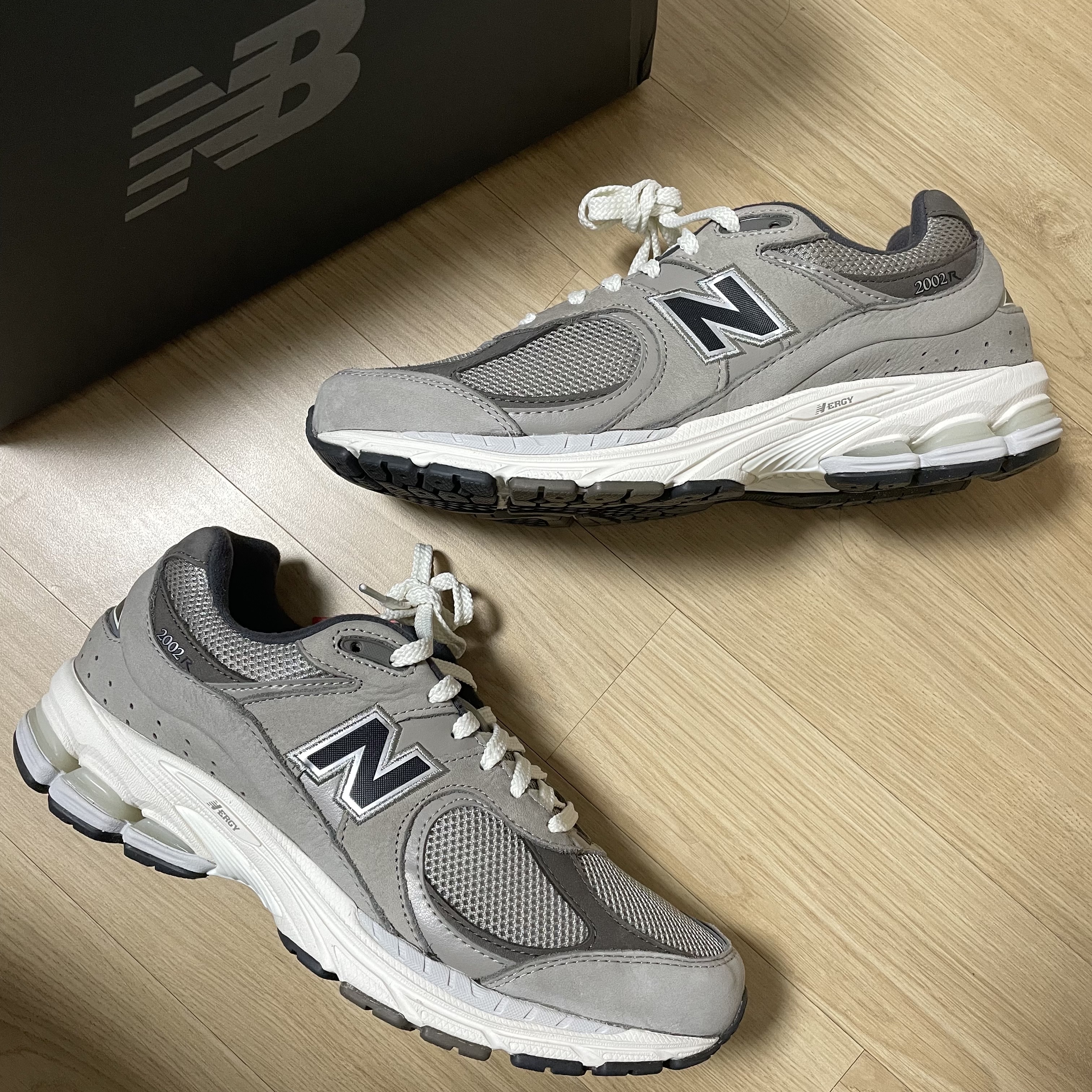 New Balance 2002 Warm Alpaca 착용 스타일
