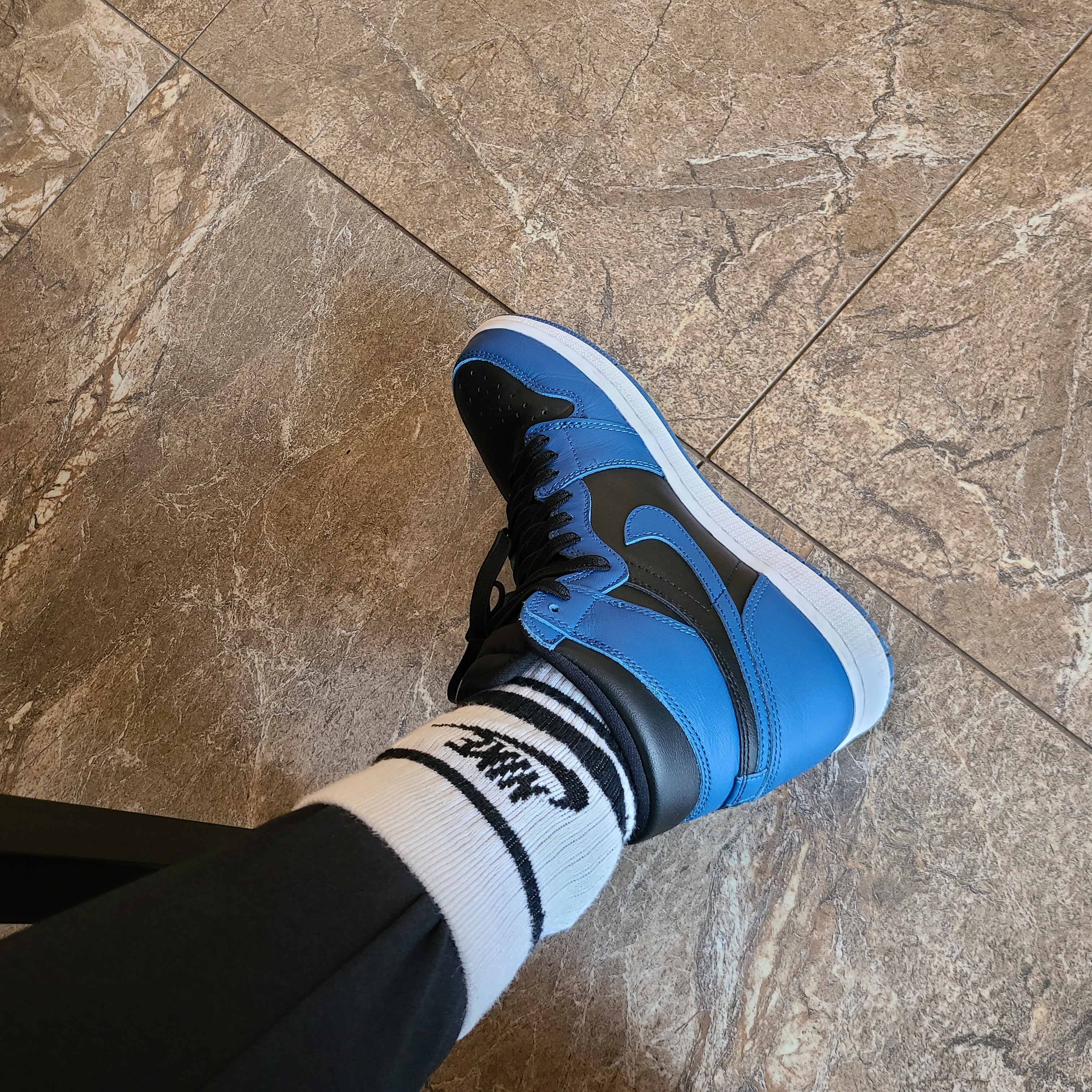 Jordan 1 Retro High OG Dark Marina Blue 착용 스타일 - 3