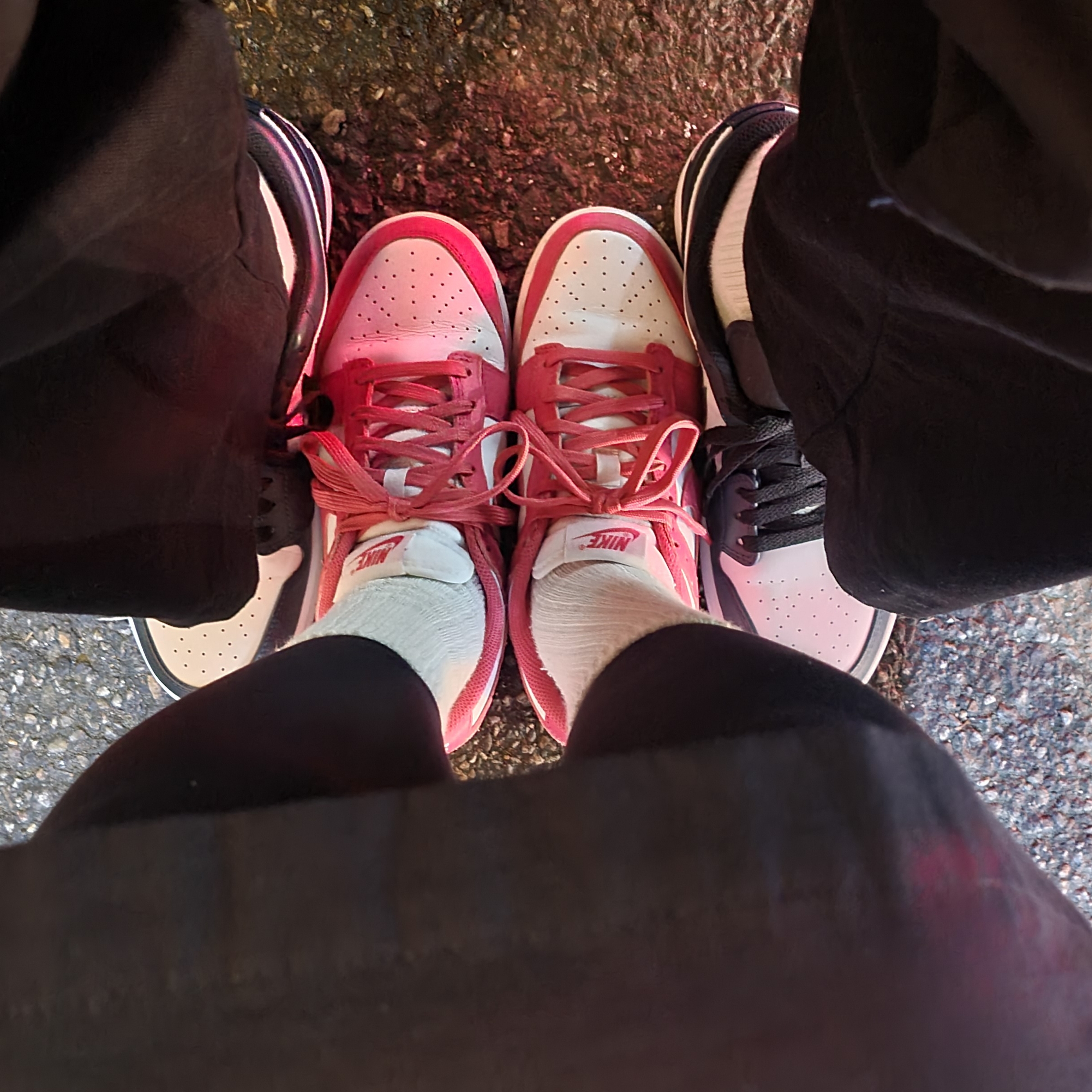 (W) Nike Dunk Low Archeo Pink, Jordan 1 Low Dark Teal 착용 스타일