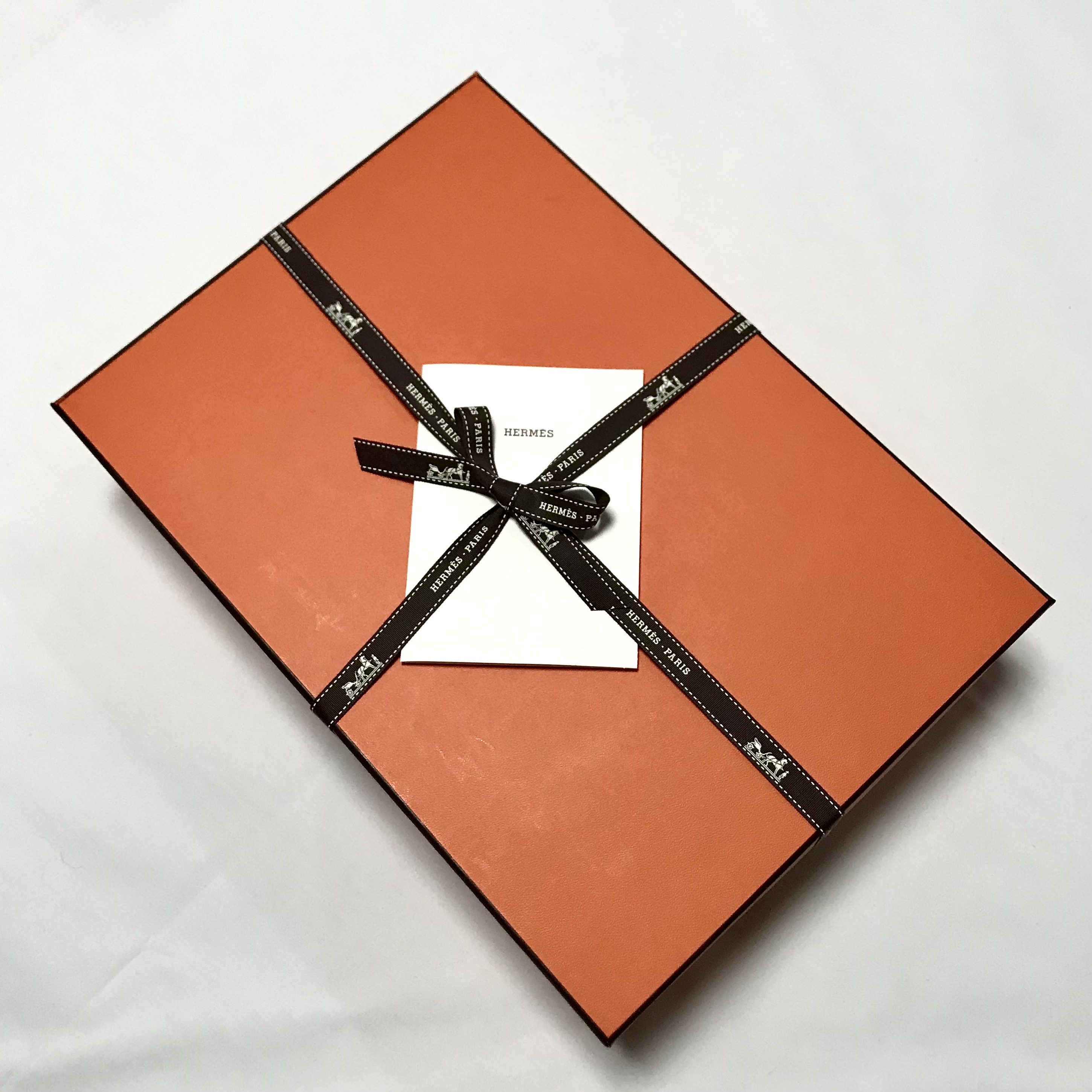 Hermes Izmir Sandal Nappa & Noir Bleu Faien, Hermes Izmir Sandal Calfskin & Noir 착용 스타일 - 1