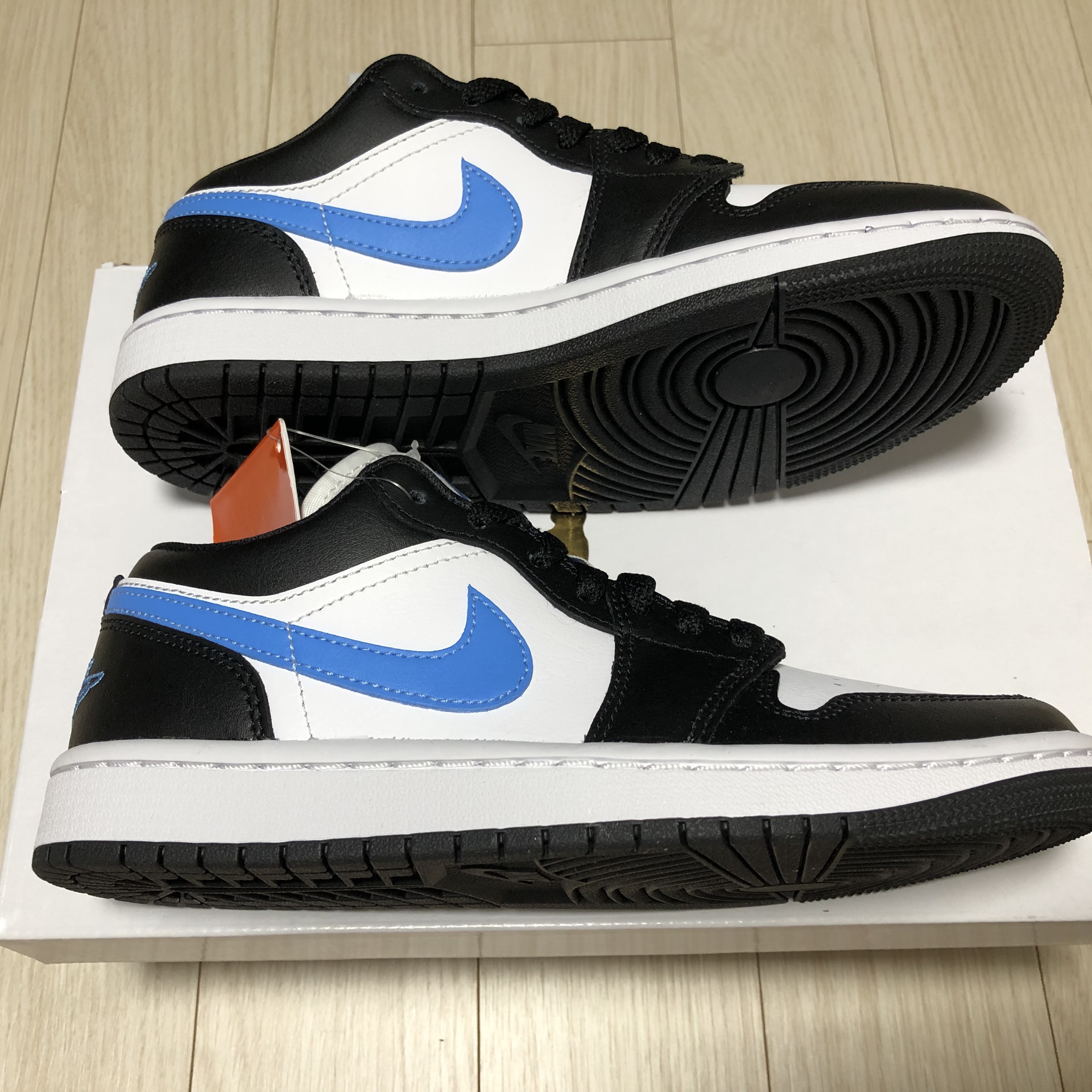 (W) Jordan 1 Low Black University Blue 착용 스타일 - 4