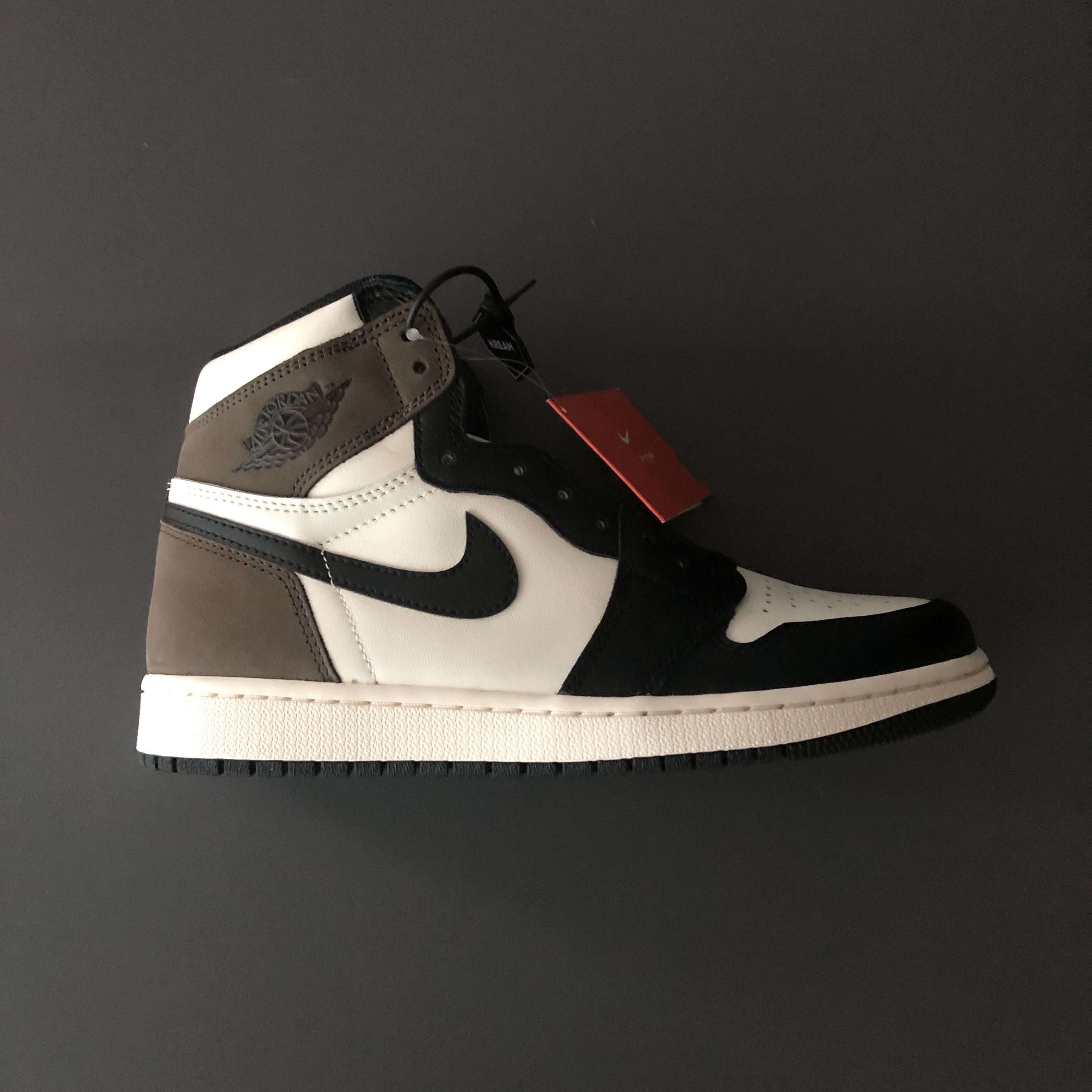 Jordan 1 Retro High OG Black Mocha 착용 스타일