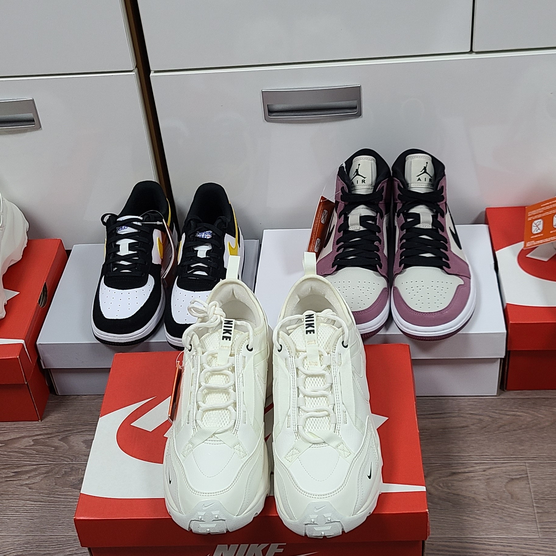 (W) Nike TC 7900 Summit White 착용 스타일 - 1