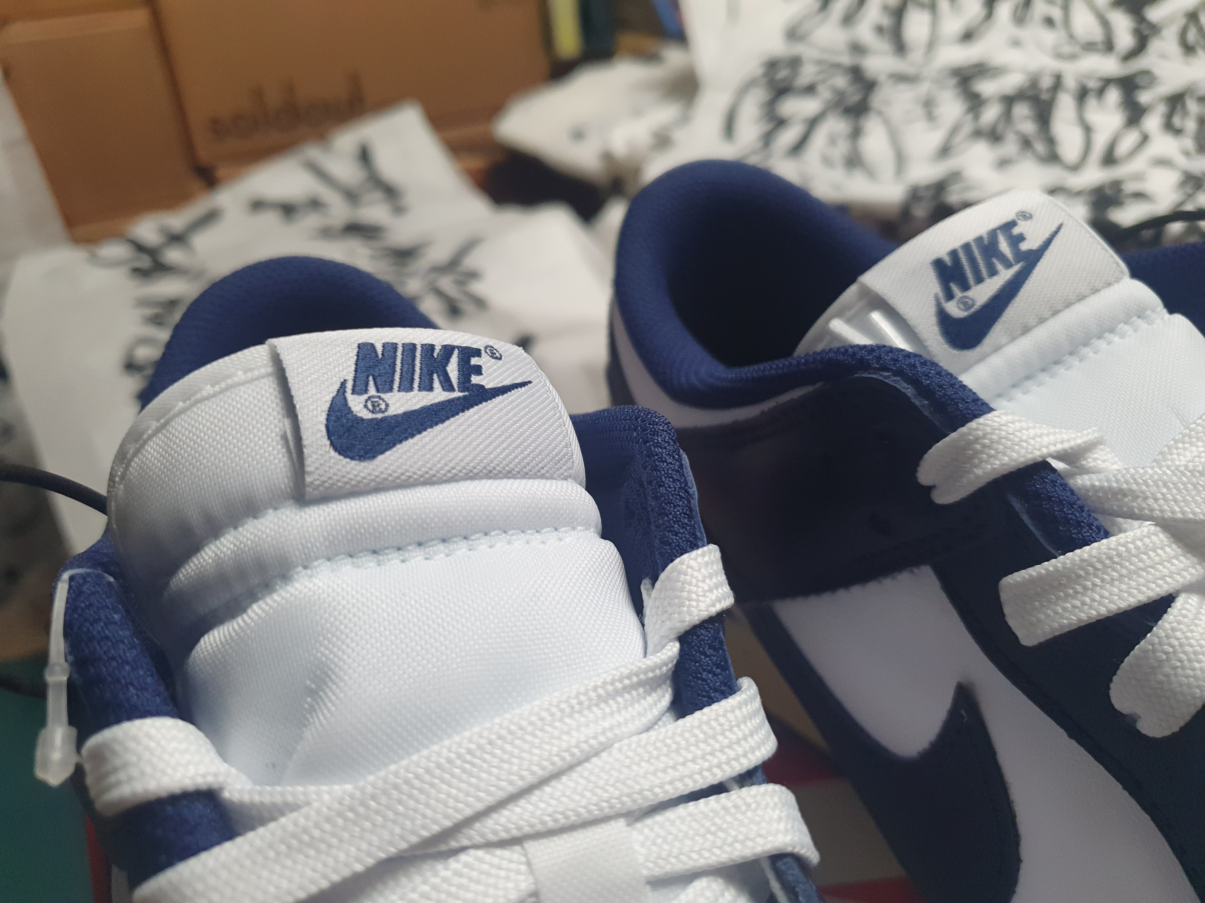 (W) Nike Dunk Low Vintage Midnight Navy 착용 스타일 - 5