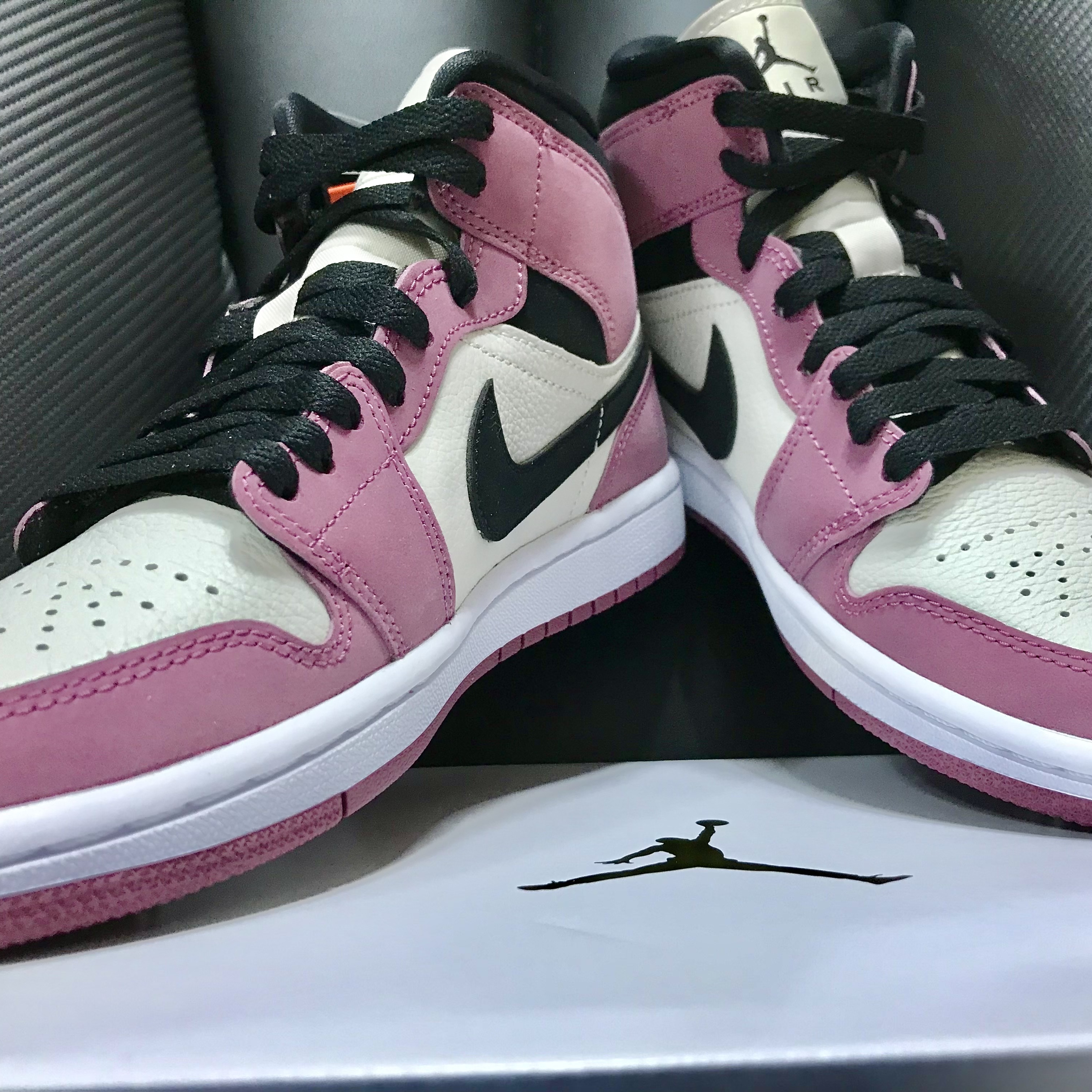 (W) Jordan 1 Mid SE Light Mulberry 착용 스타일 - 3