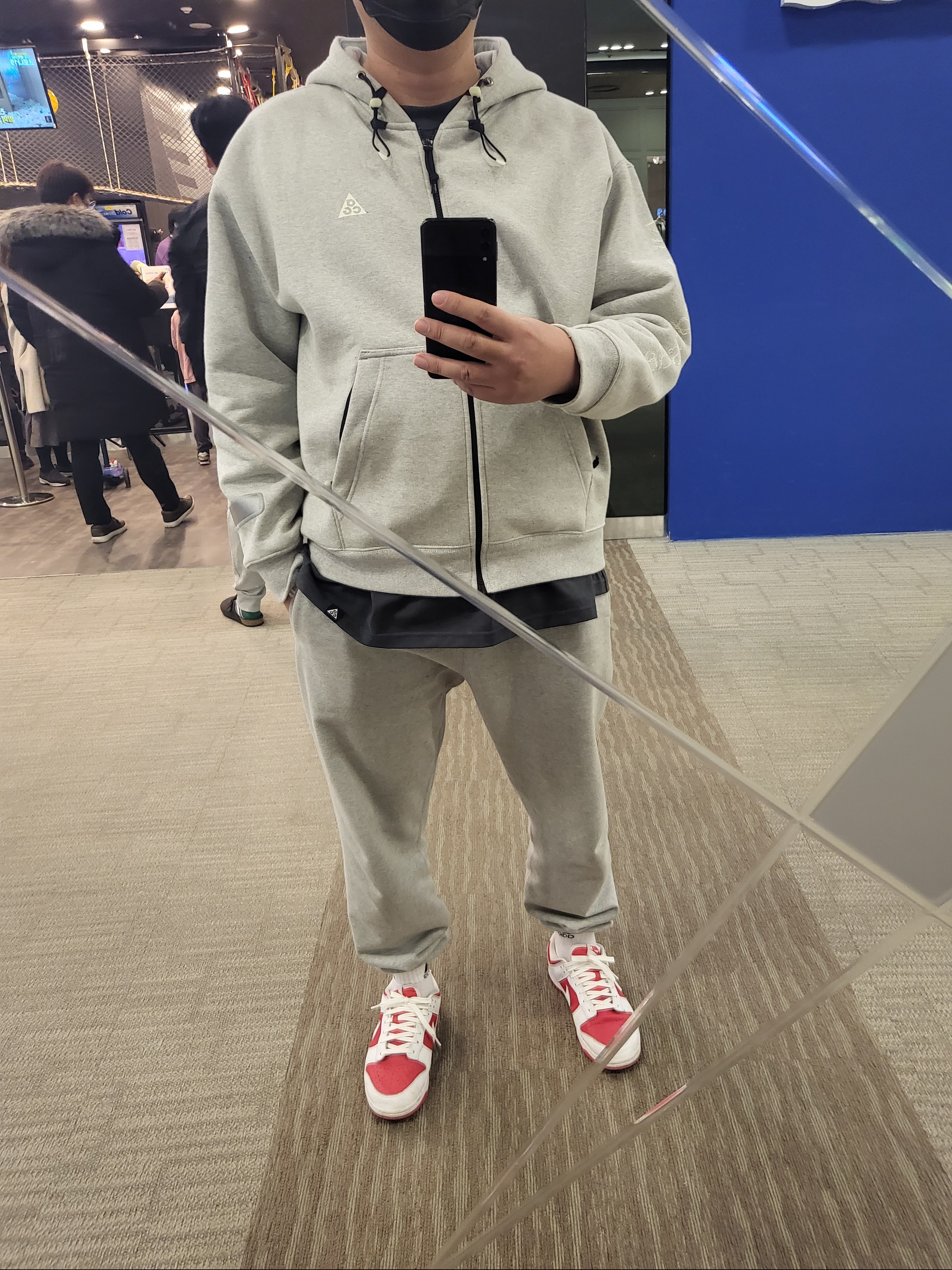 Nike ACG Therma-Fit Fleece Full Zip Hoodie Airora Grey Heather - Asia, Nike ACG Short Sleeve T-Shirt Dark Smoke Grey - US/EU 착용 스타일 - 1