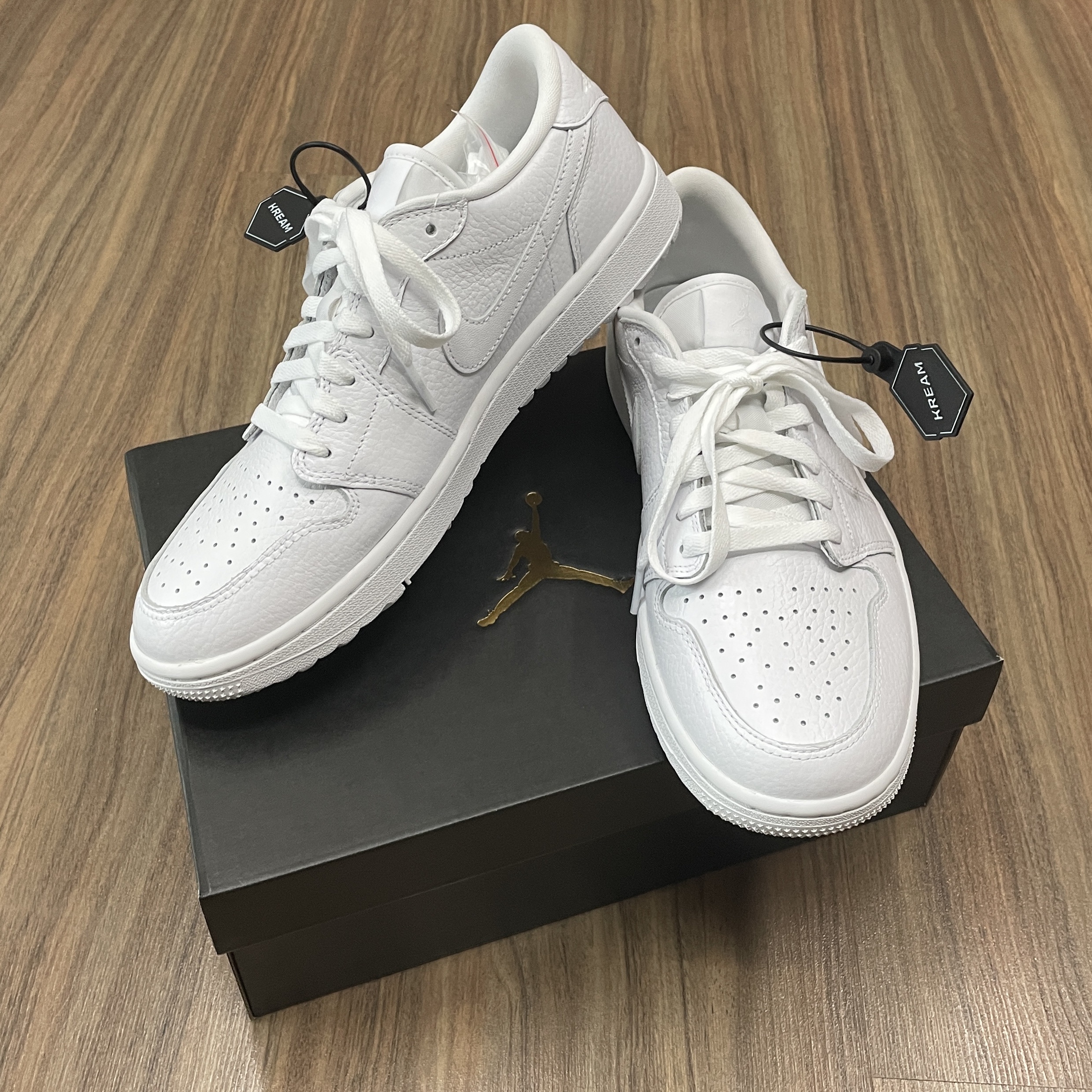 Jordan 1 Low Golf Triple White 착용 스타일 - 1