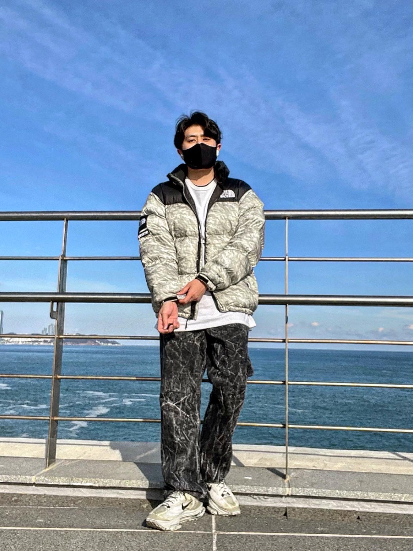 Supreme x The North Face Paper Print Nuptse Jacket - 19FW, Nike x Matthew M Williams Zoom 004 Stone 착용 스타일 - 4