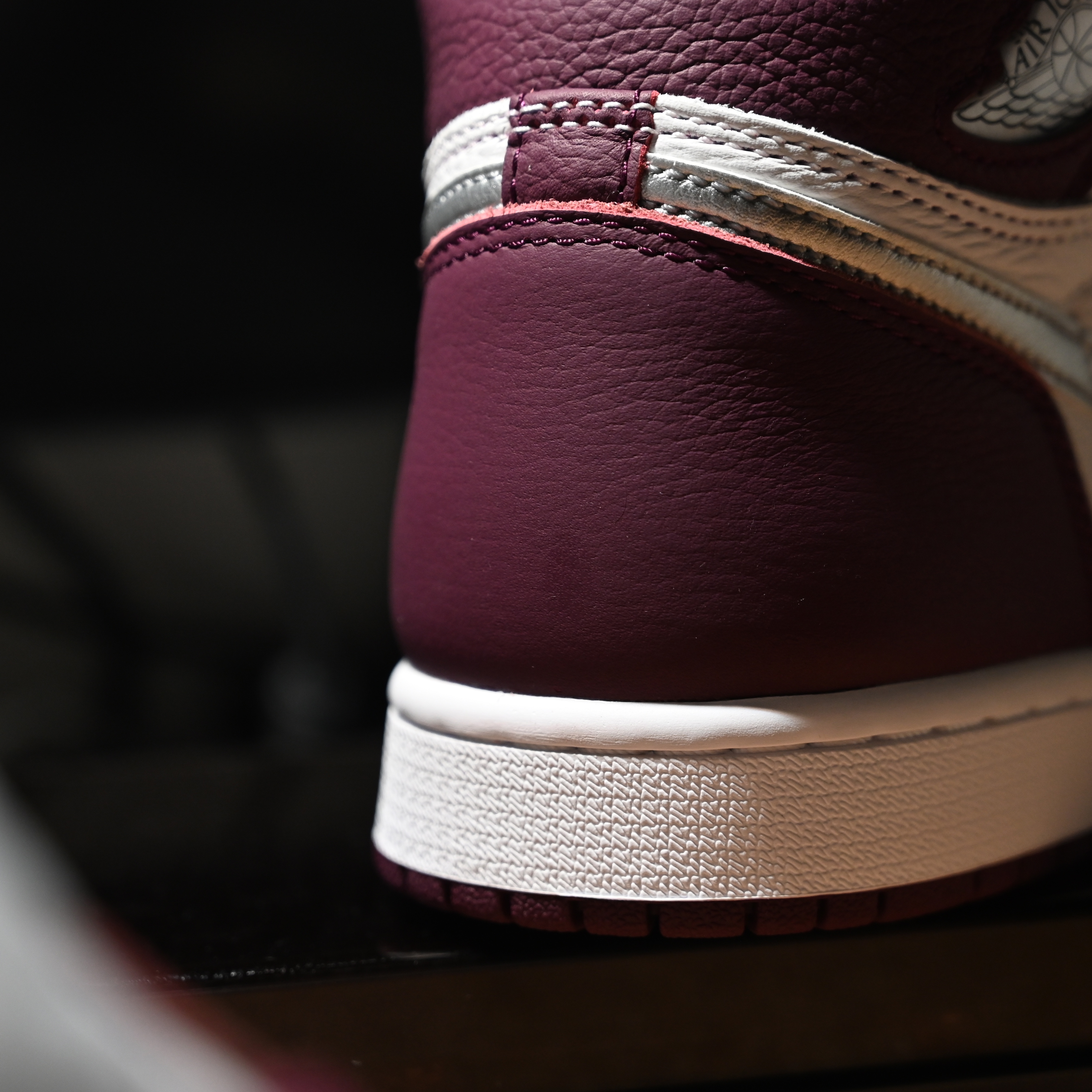 Jordan 1 Retro High OG Bordeaux 착용 스타일 - 5